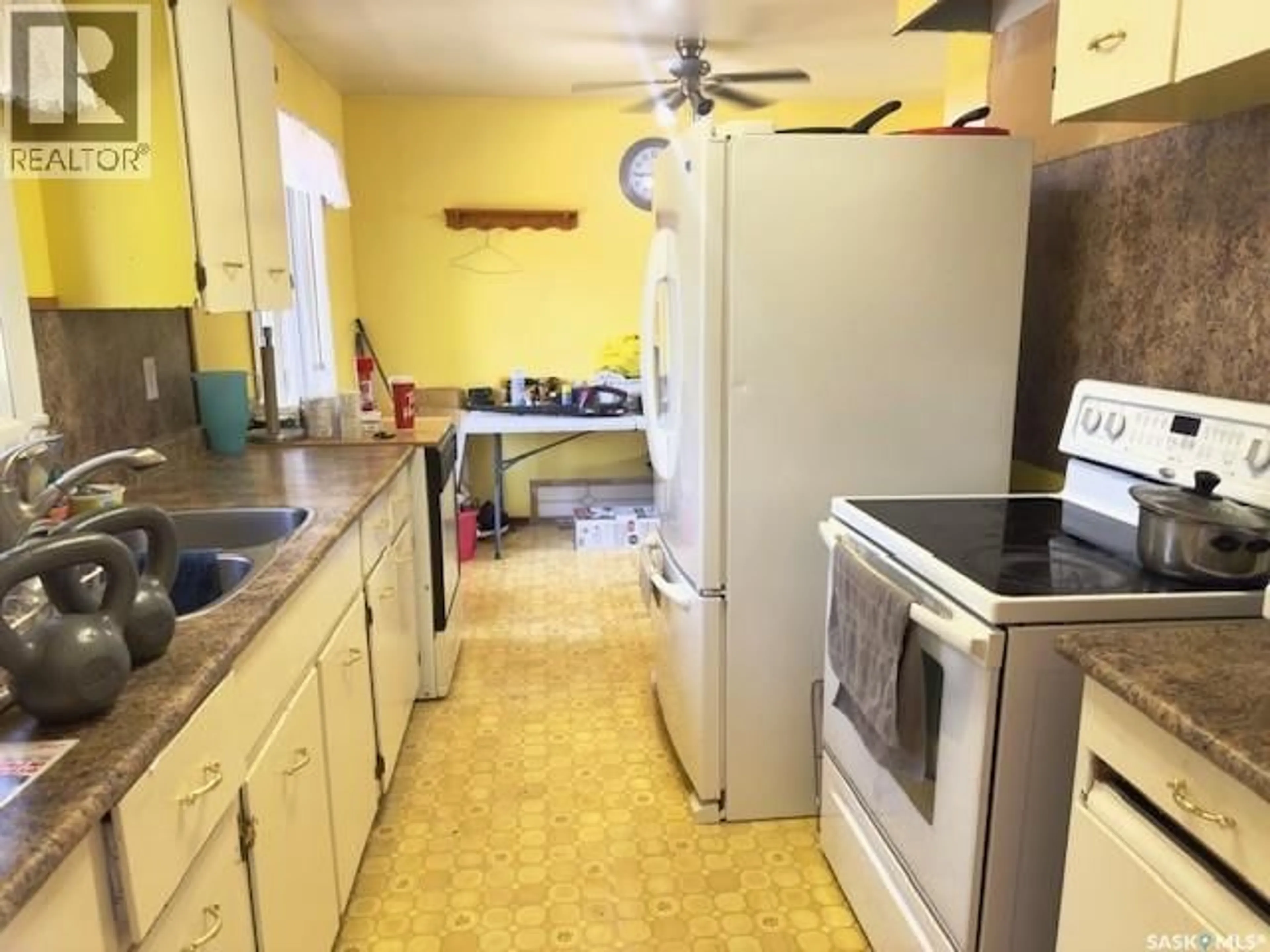 Standard kitchen, unknown for 8921 19TH AVENUE, North Battleford Saskatchewan S9A2V8