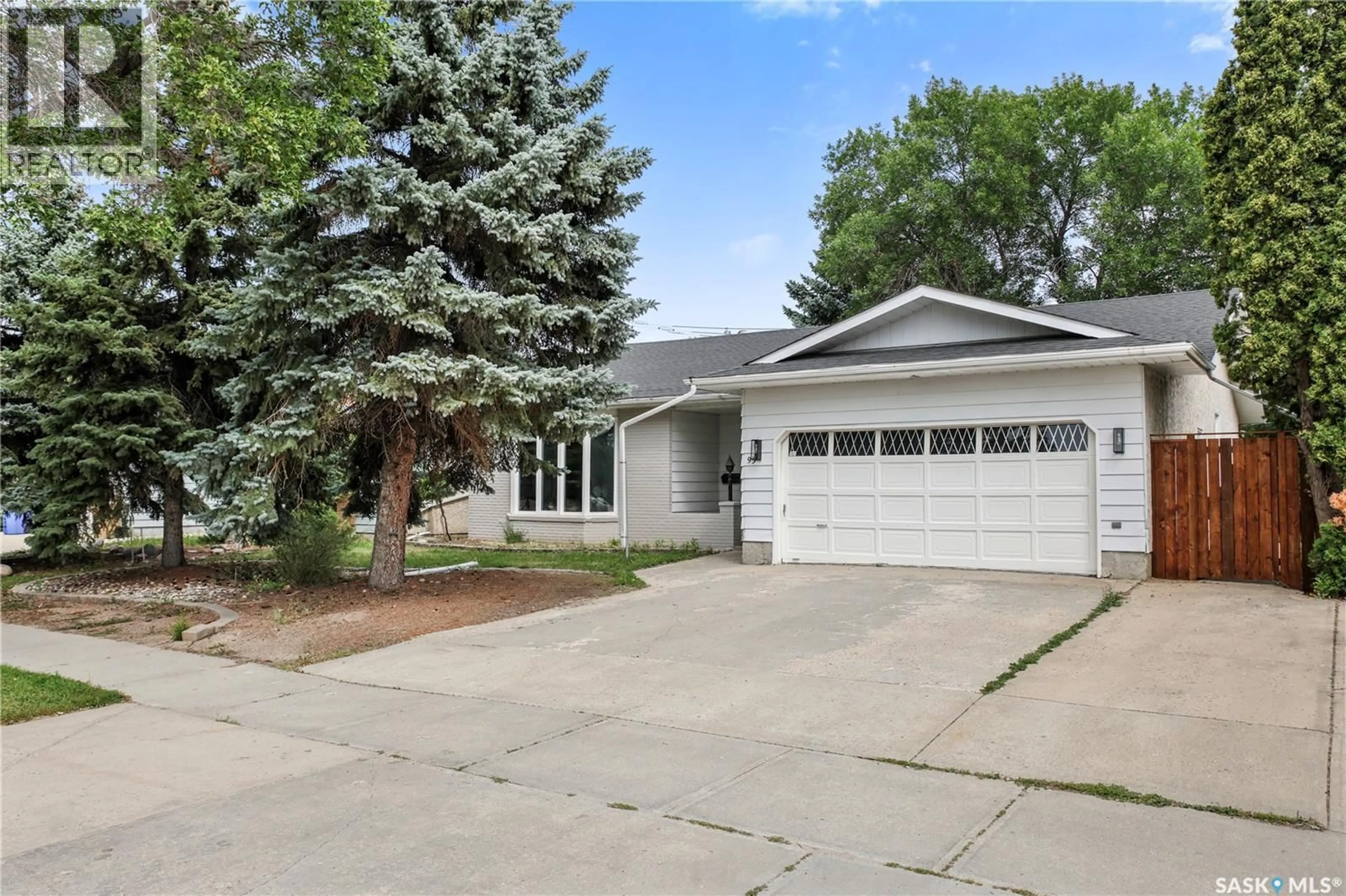 Home with vinyl exterior material, street for 95 MASSEY ROAD, Regina Saskatchewan S4S4N1