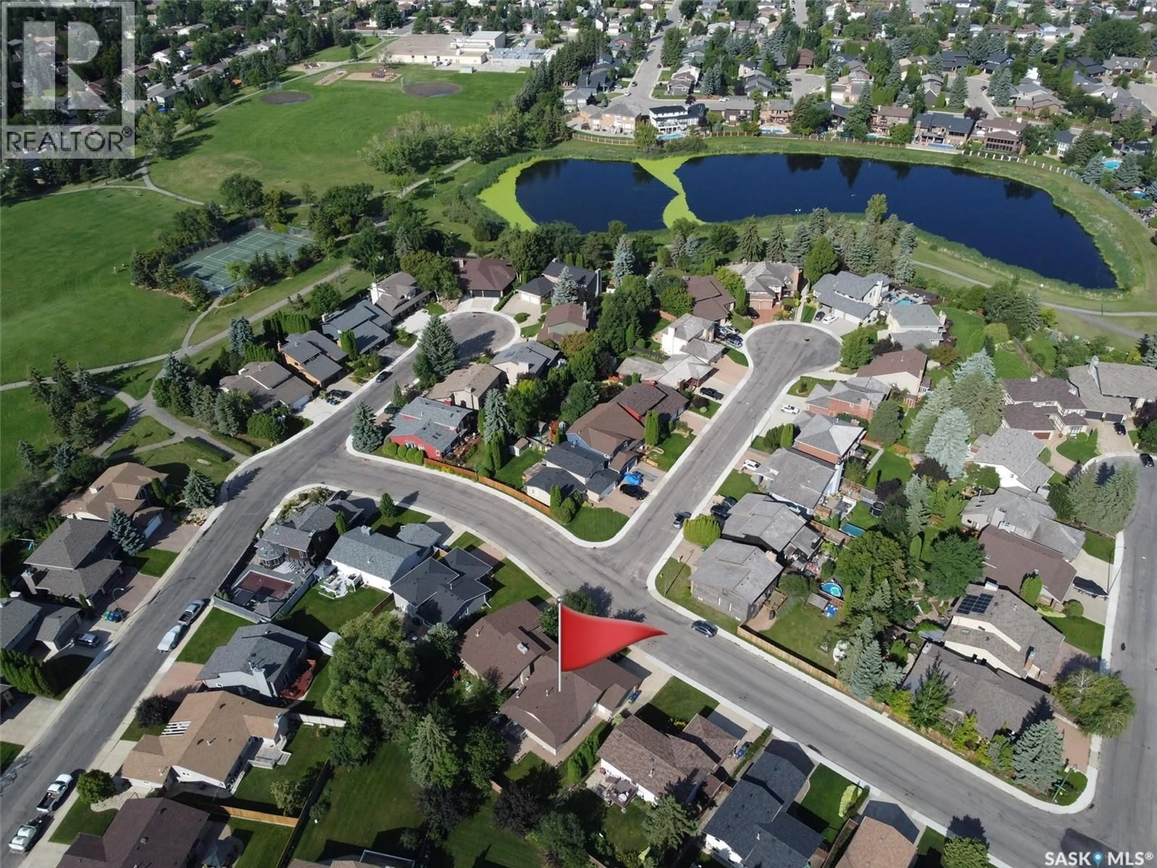 A pic from outside/outdoor area/front of a property/back of a property/a pic from drone, street for 418 EMERALD CRESCENT, Saskatoon Saskatchewan S7J4L3