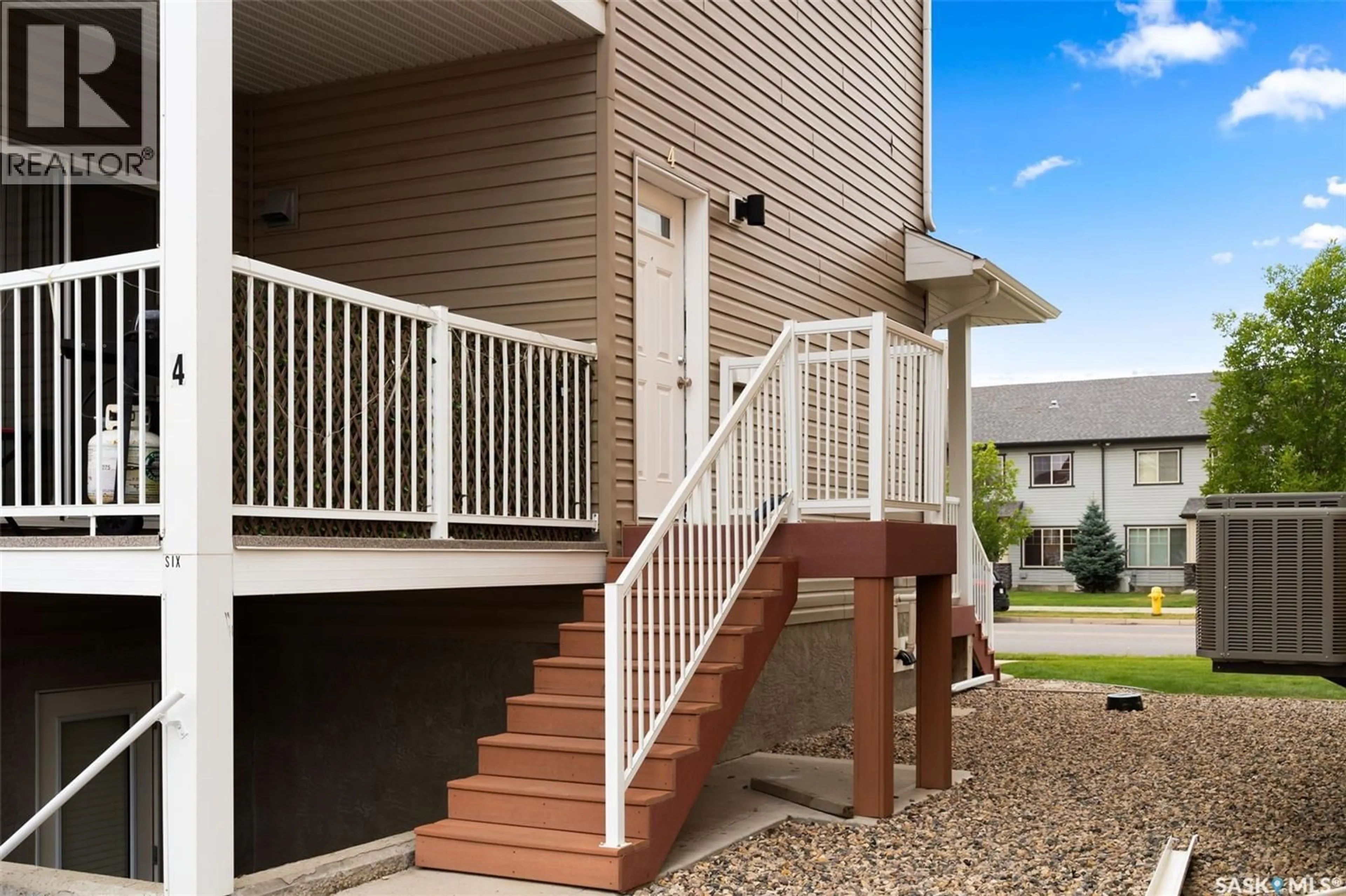 Home with vinyl exterior material, street for 45004 JAMES HILL ROAD, Regina Saskatchewan S4W0E8
