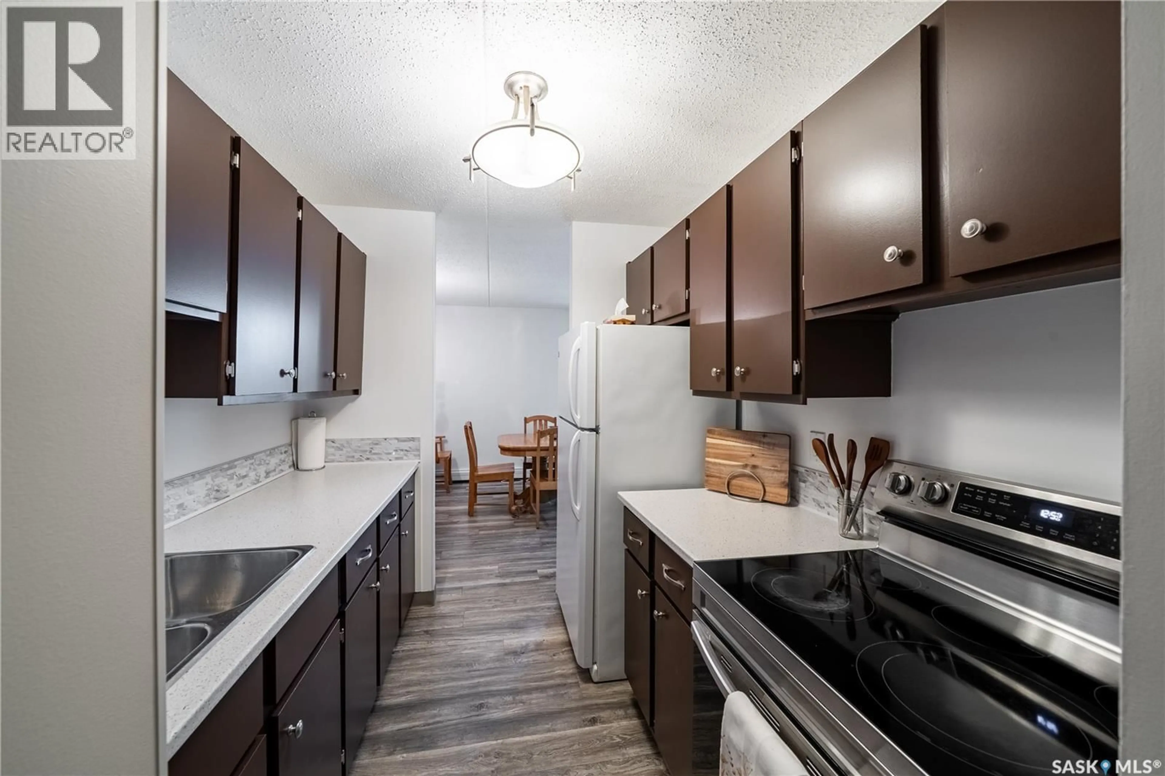 Standard kitchen, unknown for 35 - 21 CENTENNIAL STREET, Regina Saskatchewan S4N6P8
