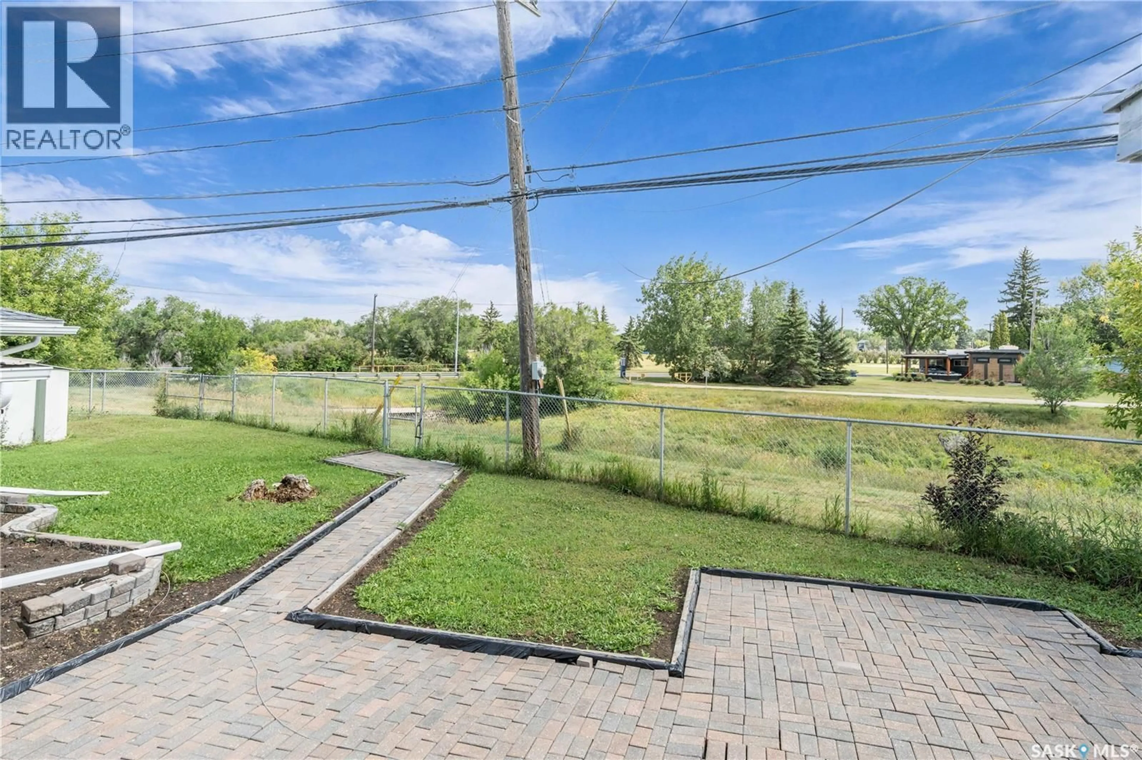 A pic from outside/outdoor area/front of a property/back of a property/a pic from drone, unknown for 98 MILLAR CRESCENT, Regina Saskatchewan S4S1N4