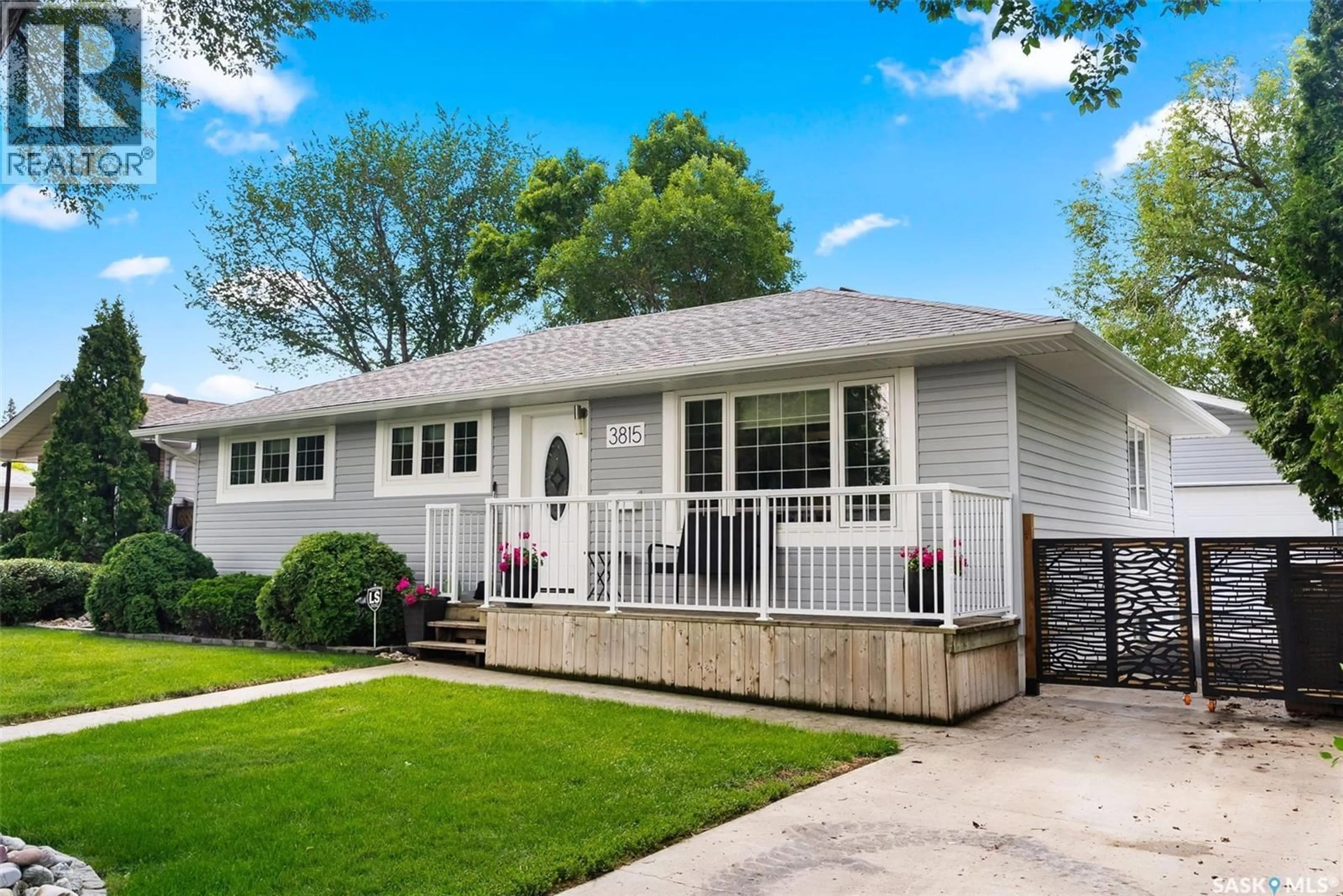 Home with vinyl exterior material, street for 3815 LAKEVIEW AVENUE, Regina Saskatchewan S4S1H3
