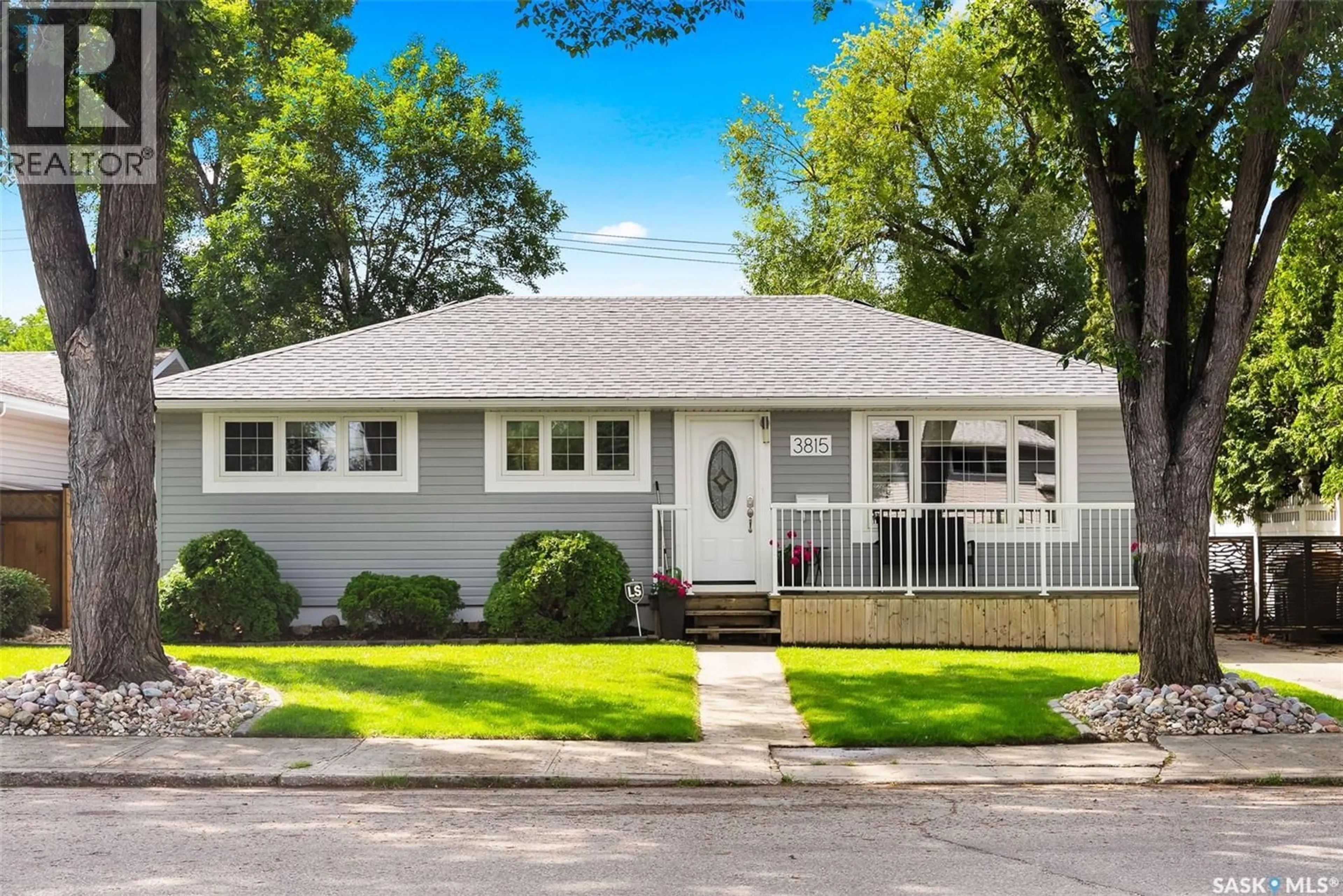 Home with vinyl exterior material, street for 3815 LAKEVIEW AVENUE, Regina Saskatchewan S4S1H3