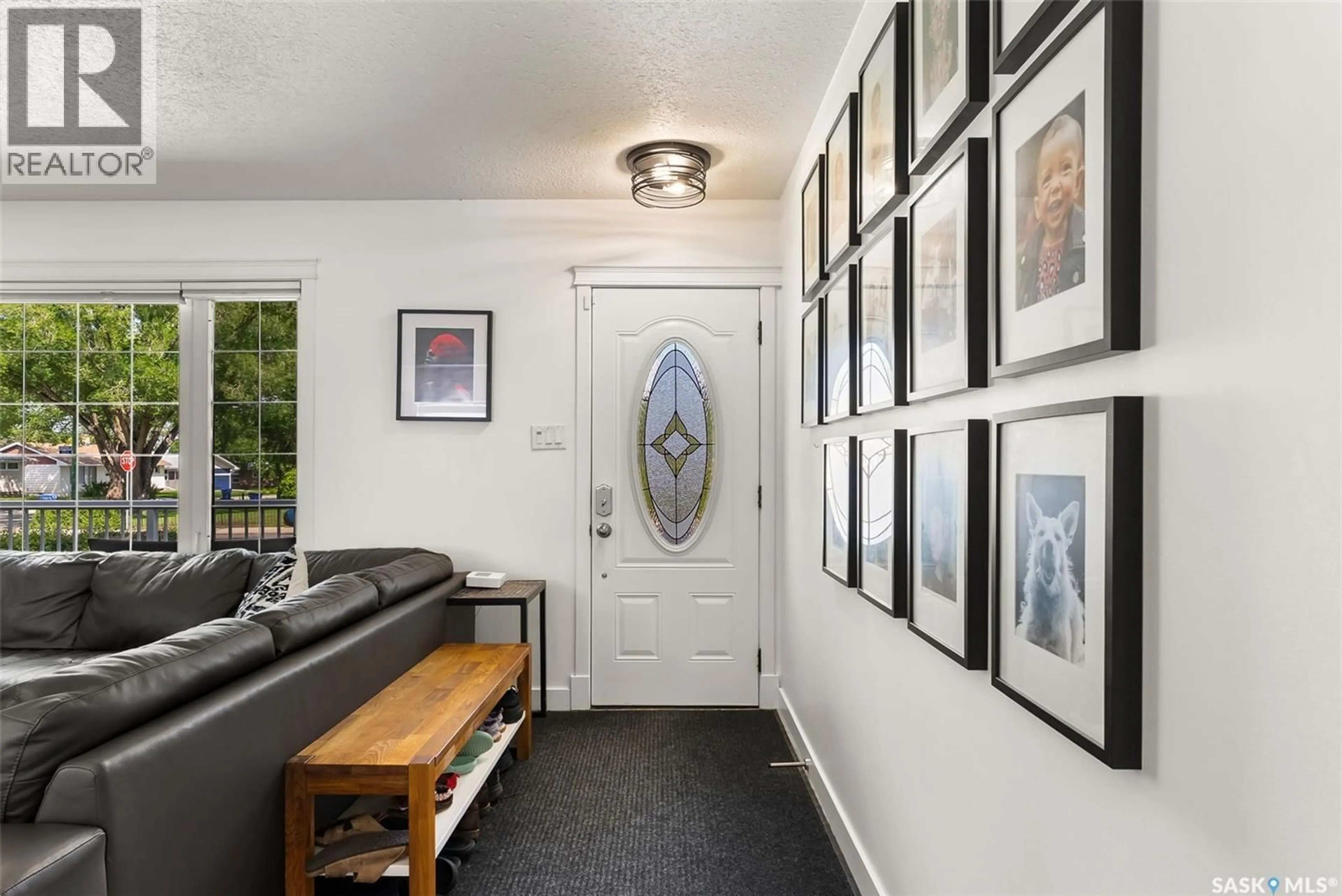 Indoor entryway for 3815 LAKEVIEW AVENUE, Regina Saskatchewan S4S1H3