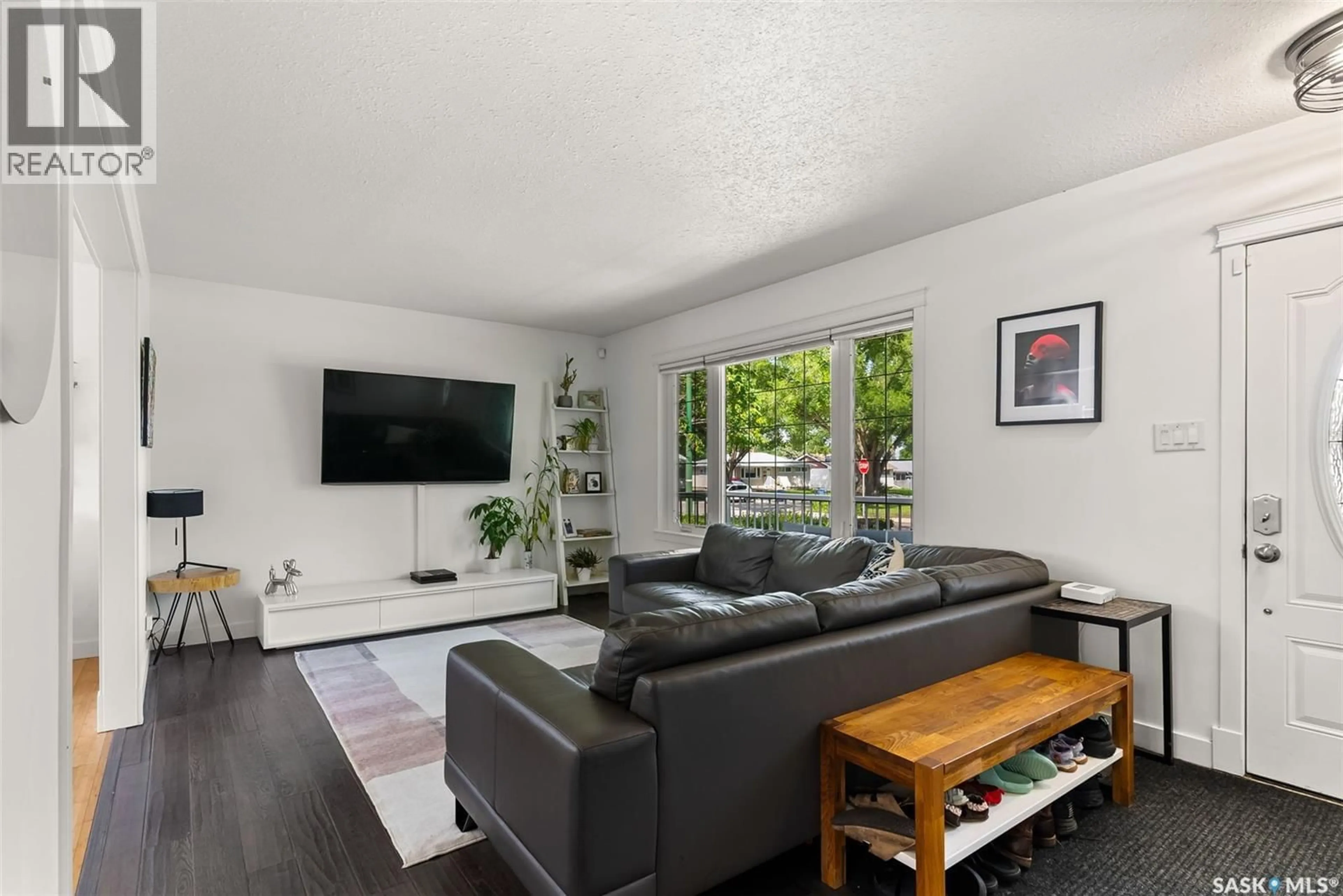 Living room with furniture, unknown for 3815 LAKEVIEW AVENUE, Regina Saskatchewan S4S1H3
