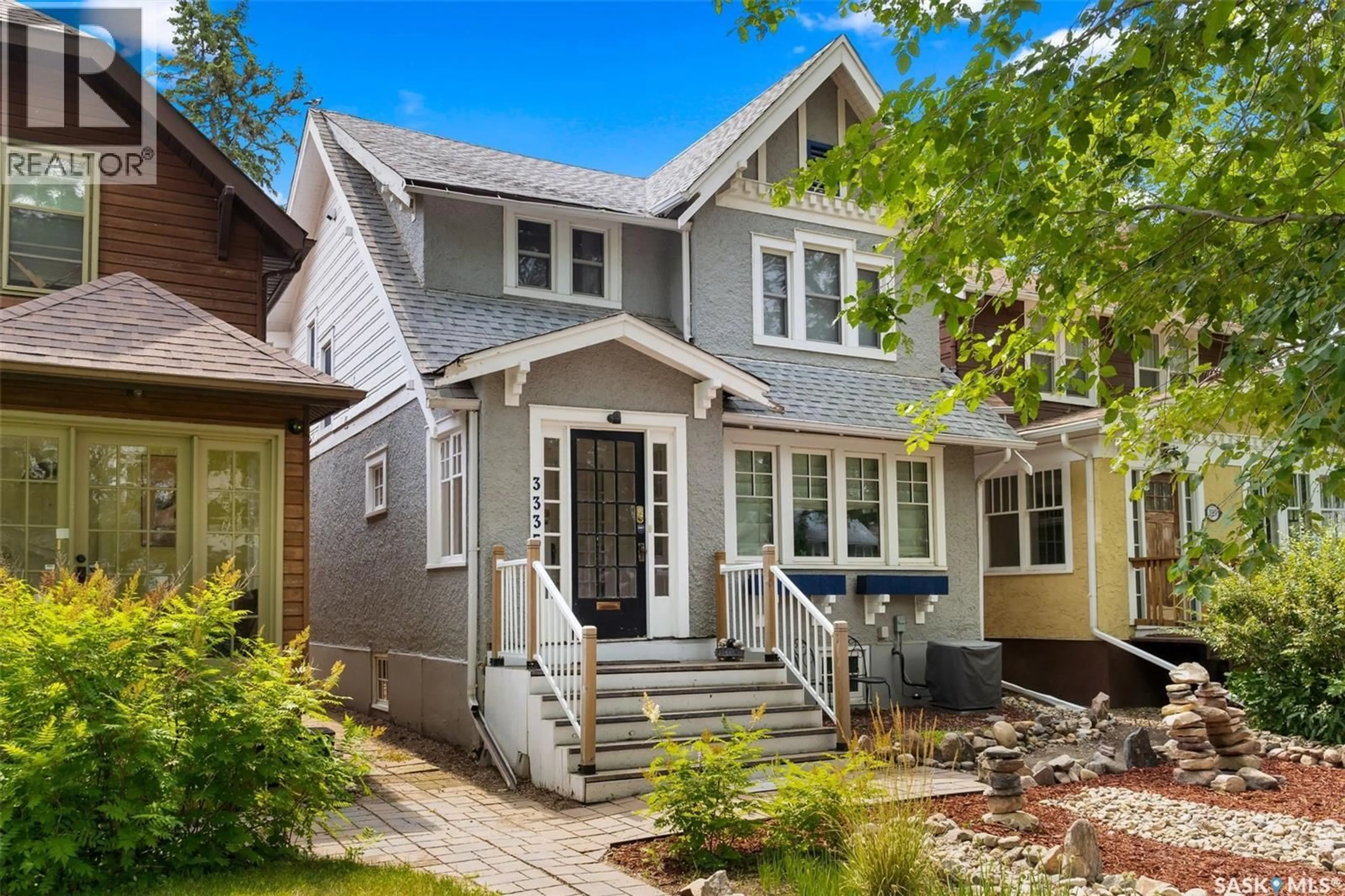 Home with vinyl exterior material, street for 3335 VICTORIA AVENUE, Regina Saskatchewan S4T1L7