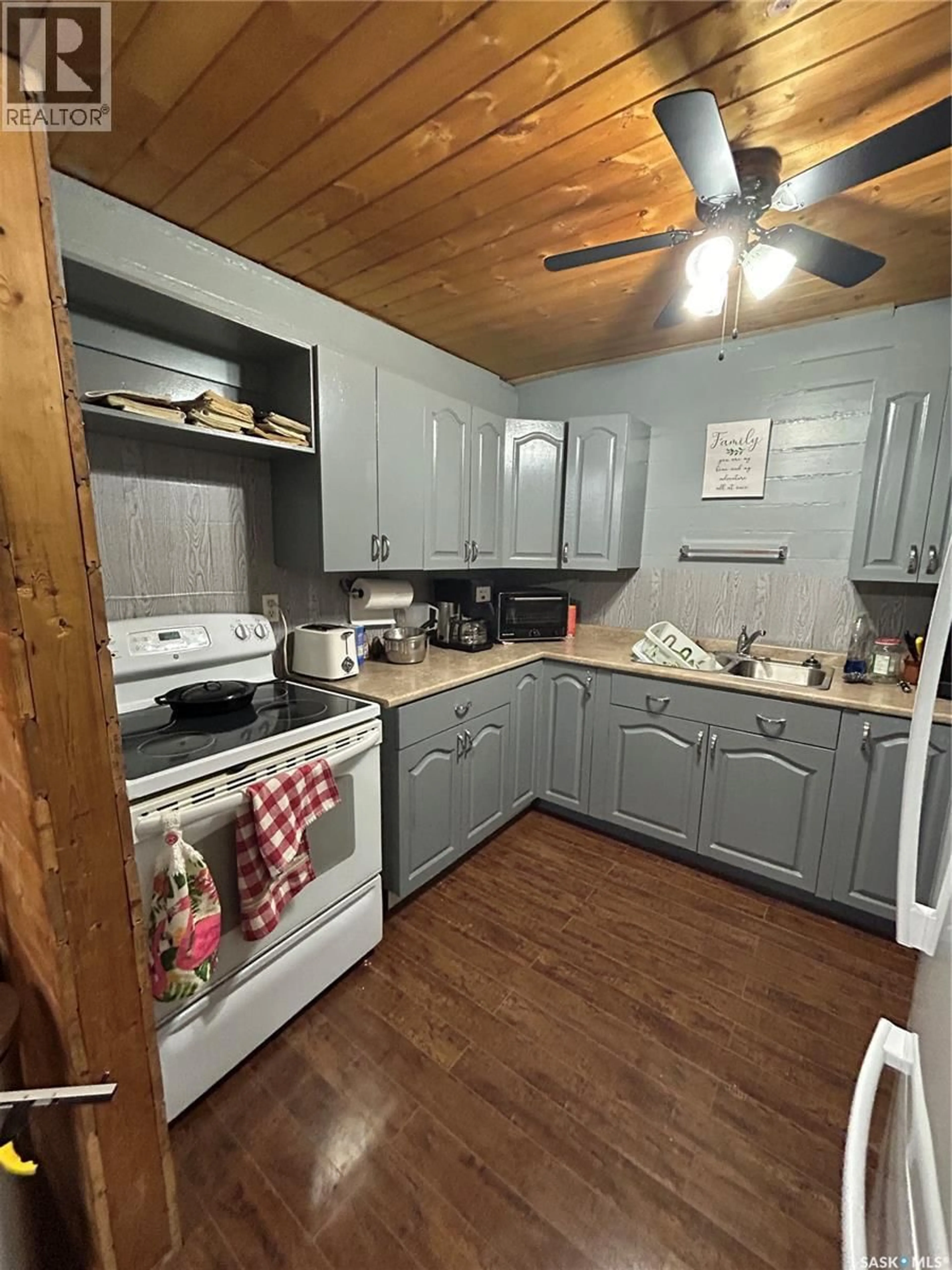 Standard kitchen, unknown for 203 PROUSE STREET, Kelvington Saskatchewan S0A1W0