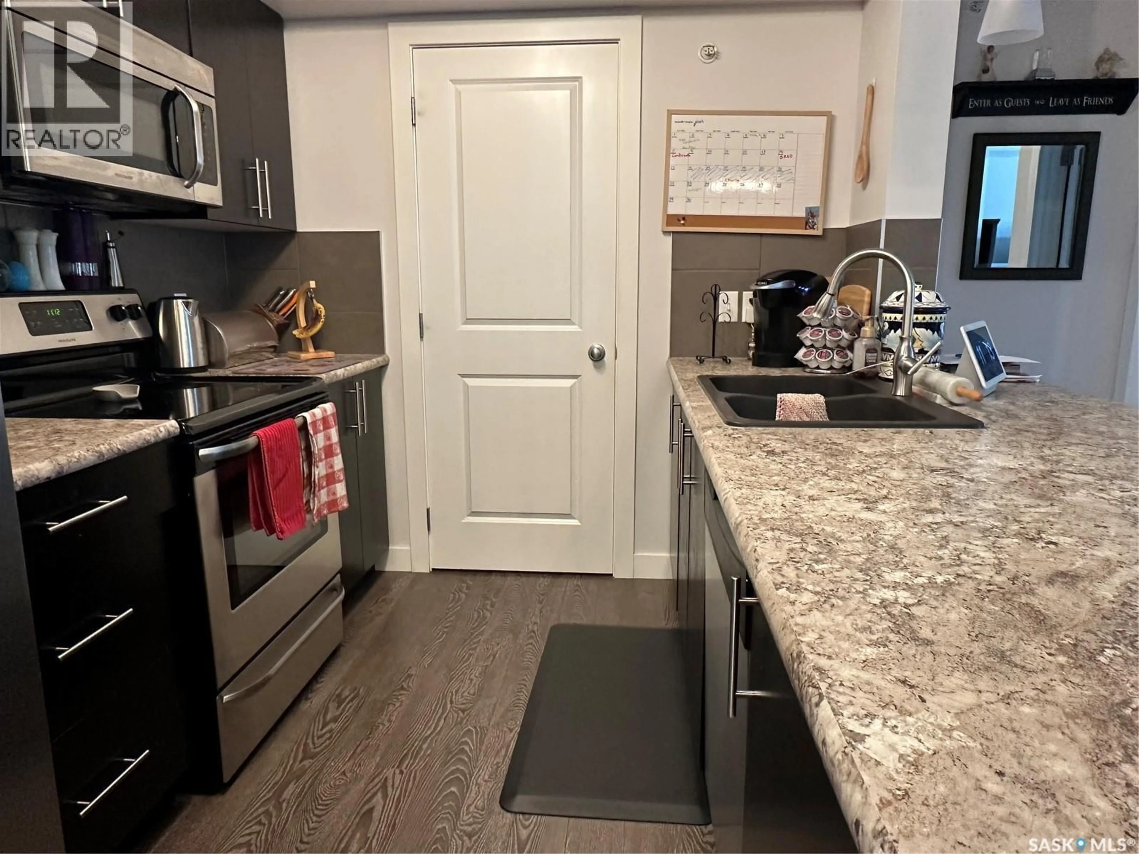 Open concept kitchen, unknown for 408 820 5TH STREET NE, Weyburn Saskatchewan S4H2V2