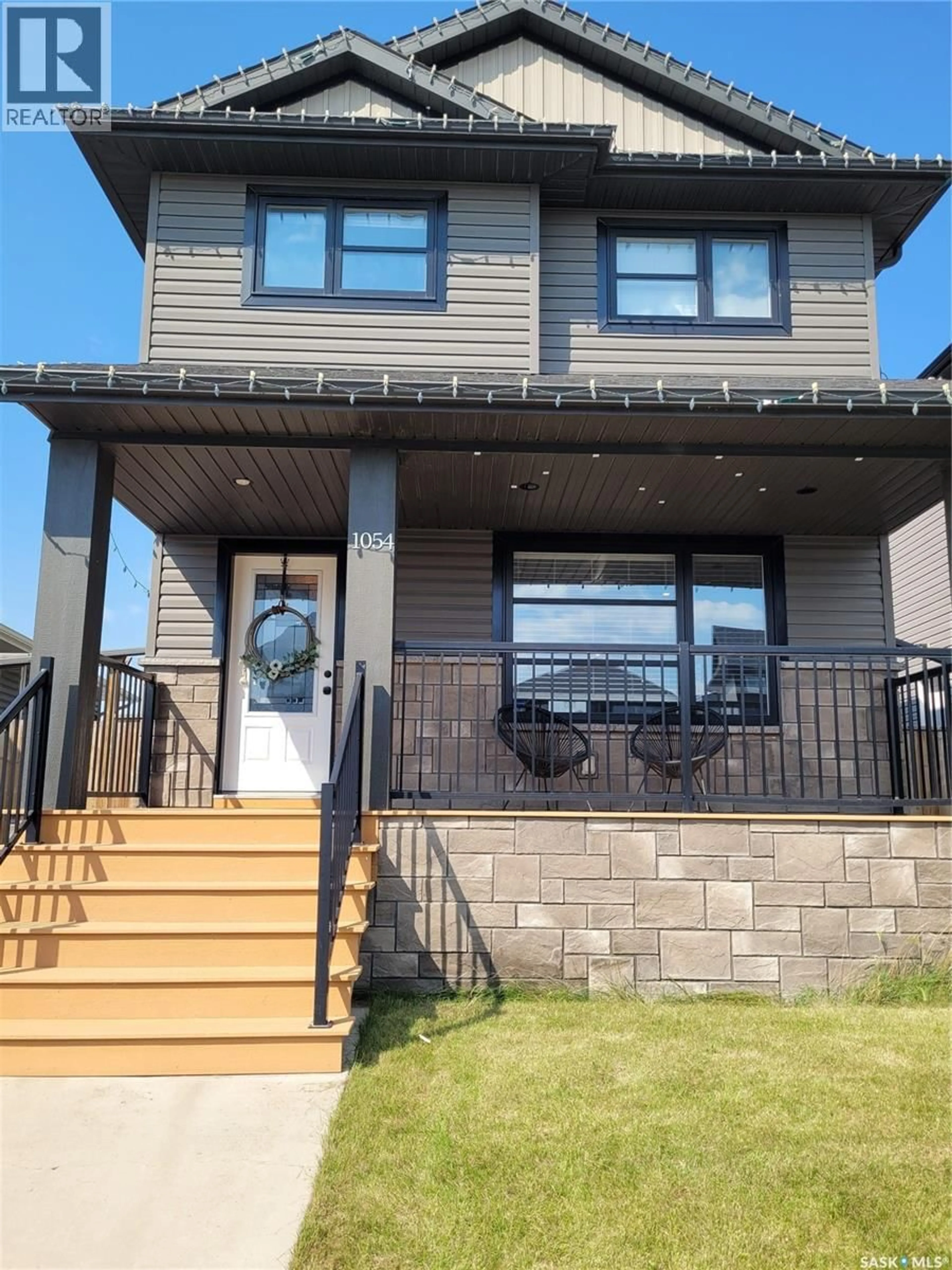 Home with vinyl exterior material, unknown for 1054 KLOPPENBURG BEND, Saskatoon Saskatchewan S7W0P4