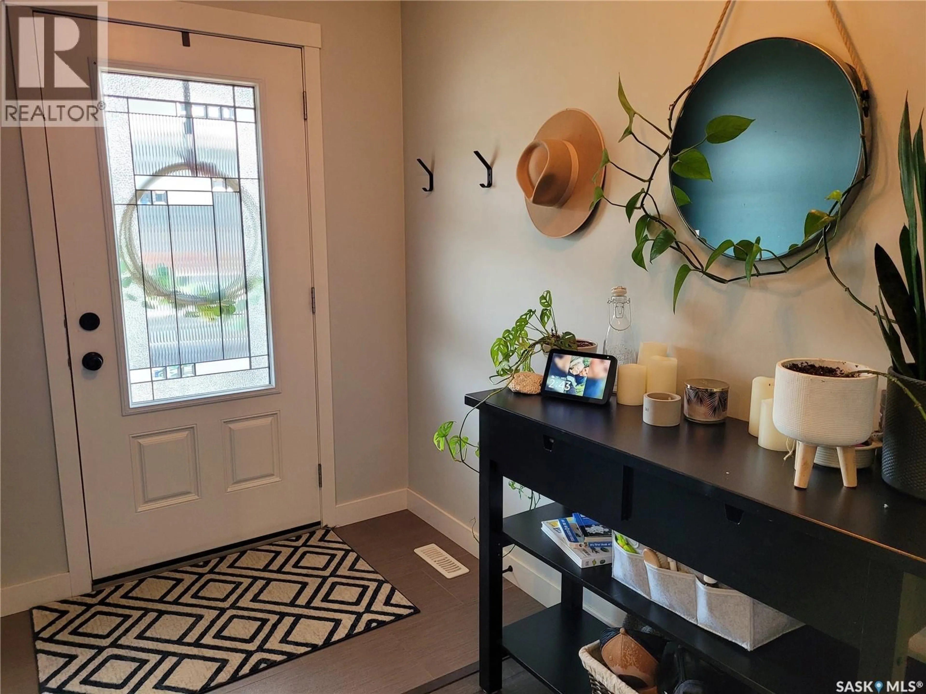 Indoor entryway for 1054 KLOPPENBURG BEND, Saskatoon Saskatchewan S7W0P4