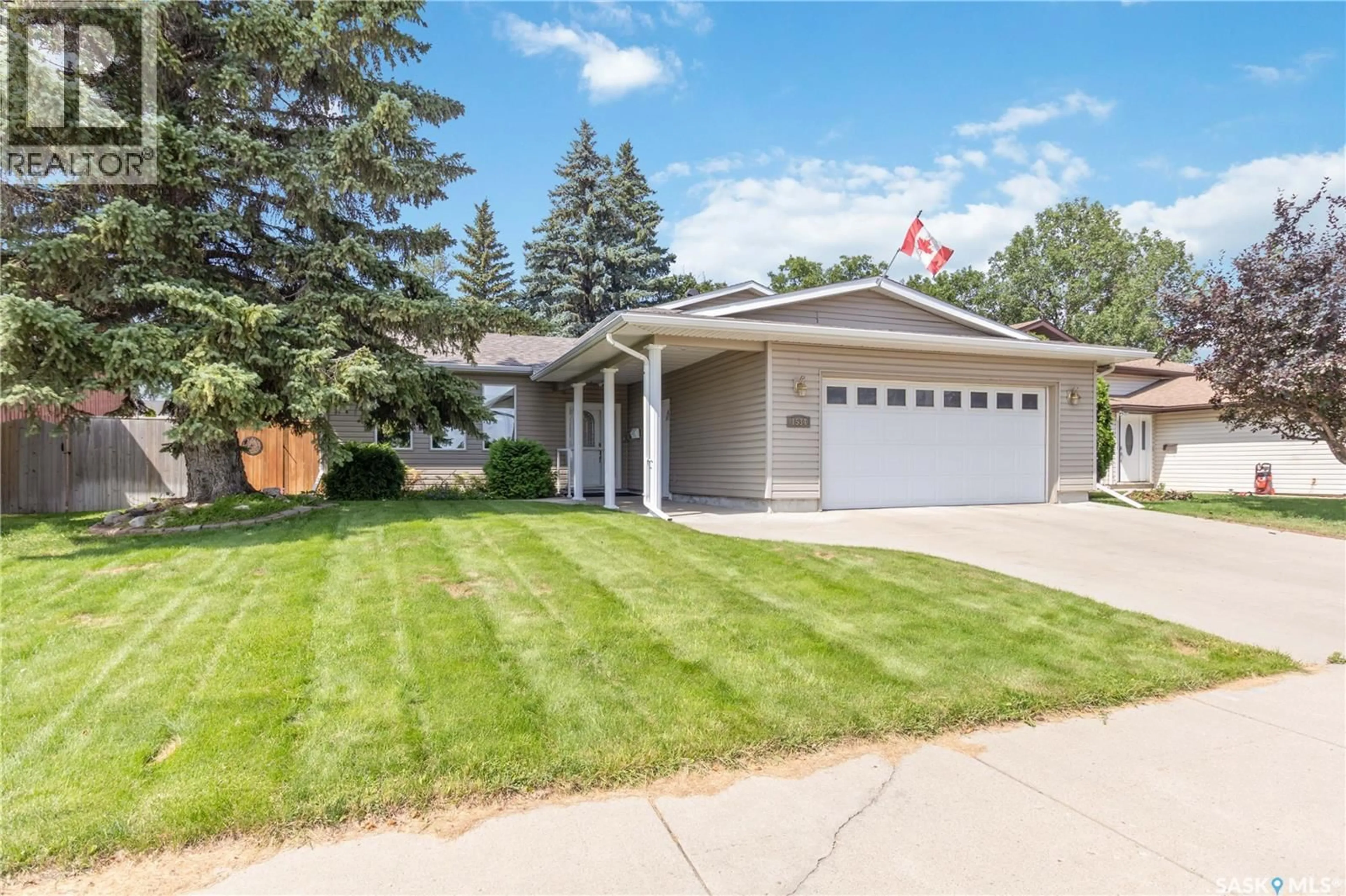 Home with vinyl exterior material, street for 1534 MCKERCHER DRIVE, Saskatoon Saskatchewan S7H5E1