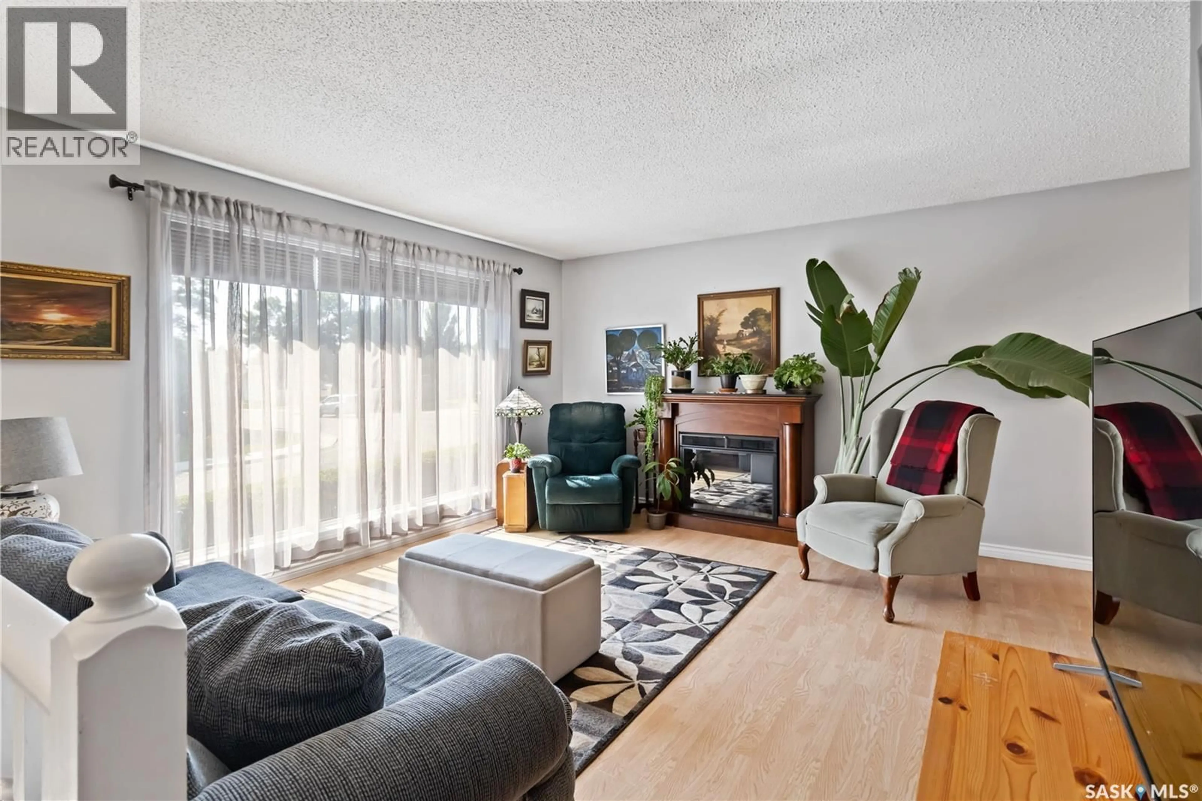 Living room with furniture, unknown for 513 MCCORMACK ROAD, Saskatoon Saskatchewan S7M4Z6