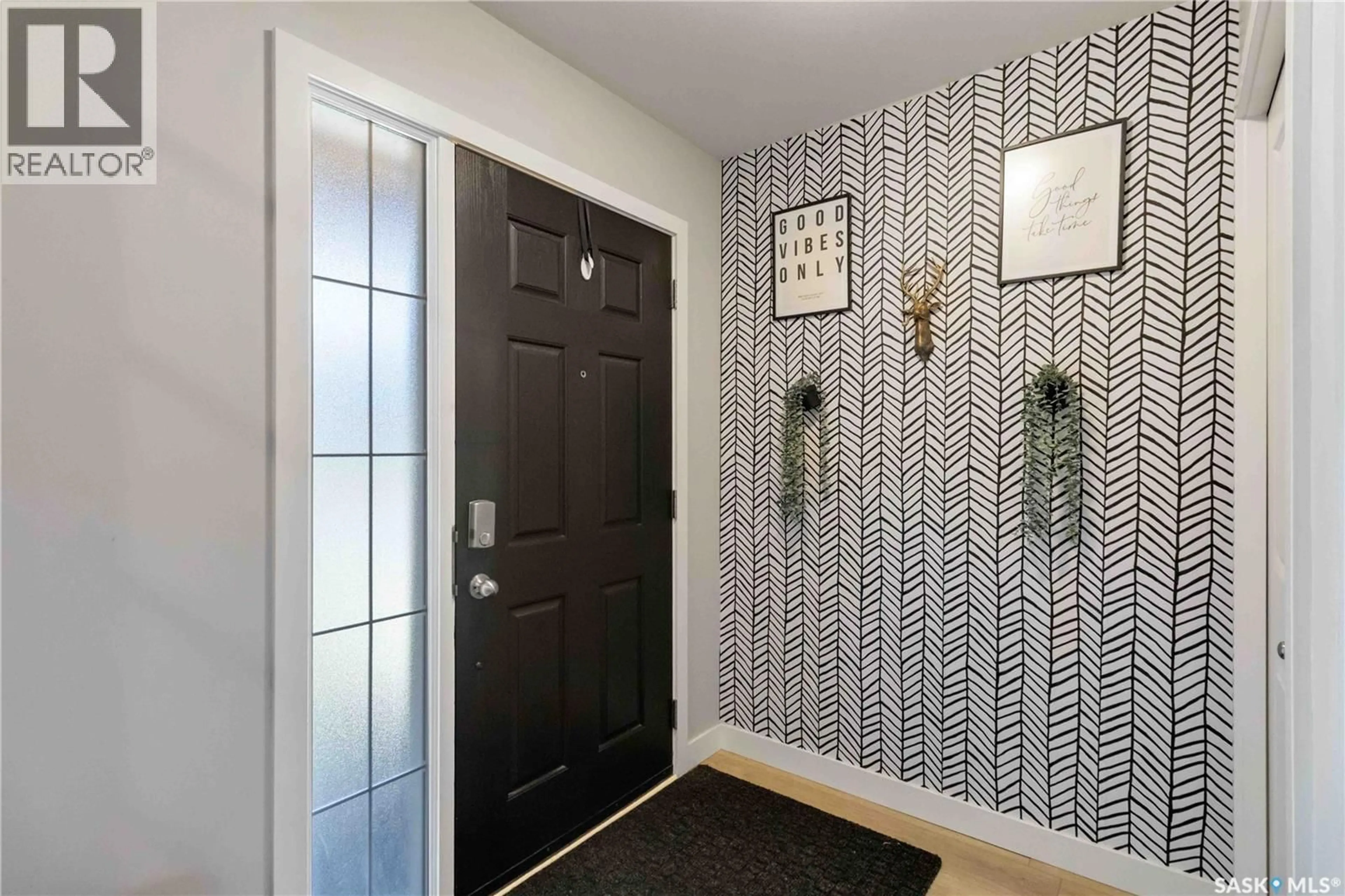 Indoor entryway for 410 - 406 HUNTER ROAD, Saskatoon Saskatchewan S7T0L5