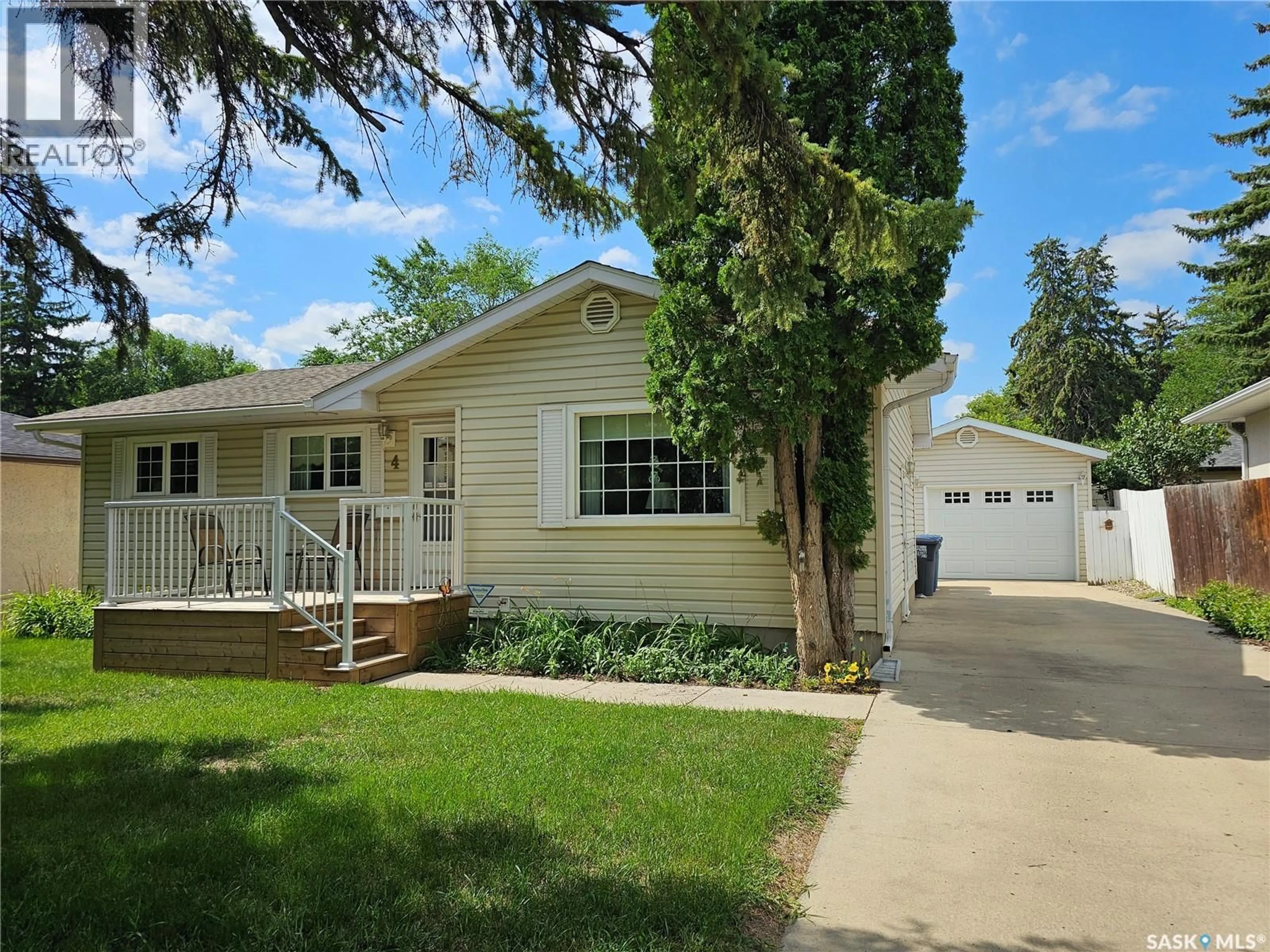 Home with vinyl exterior material, street for 4 DAVIDSON CRESCENT, Saskatoon Saskatchewan S7L4A1