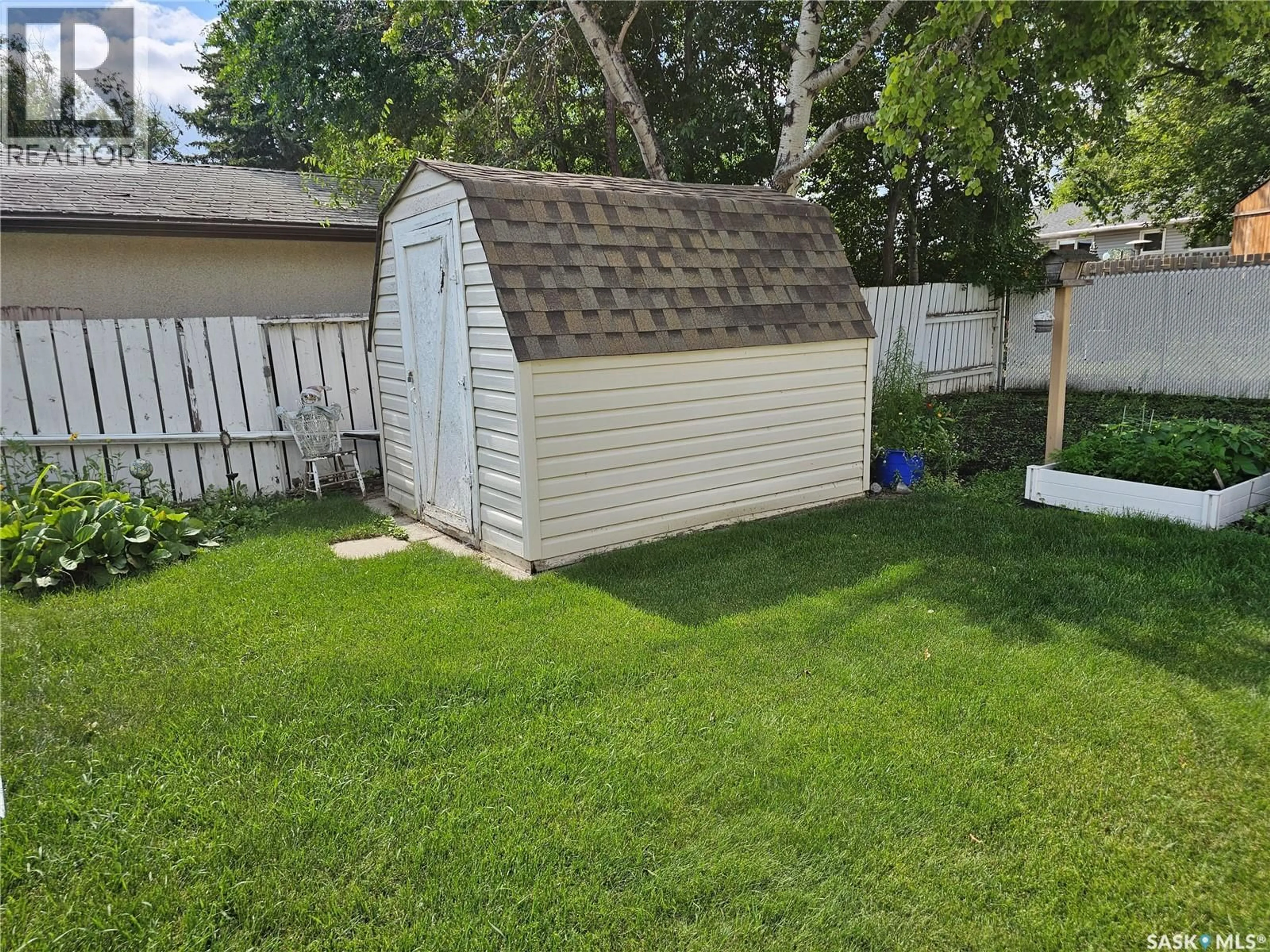 Shed for 4 DAVIDSON CRESCENT, Saskatoon Saskatchewan S7L4A1