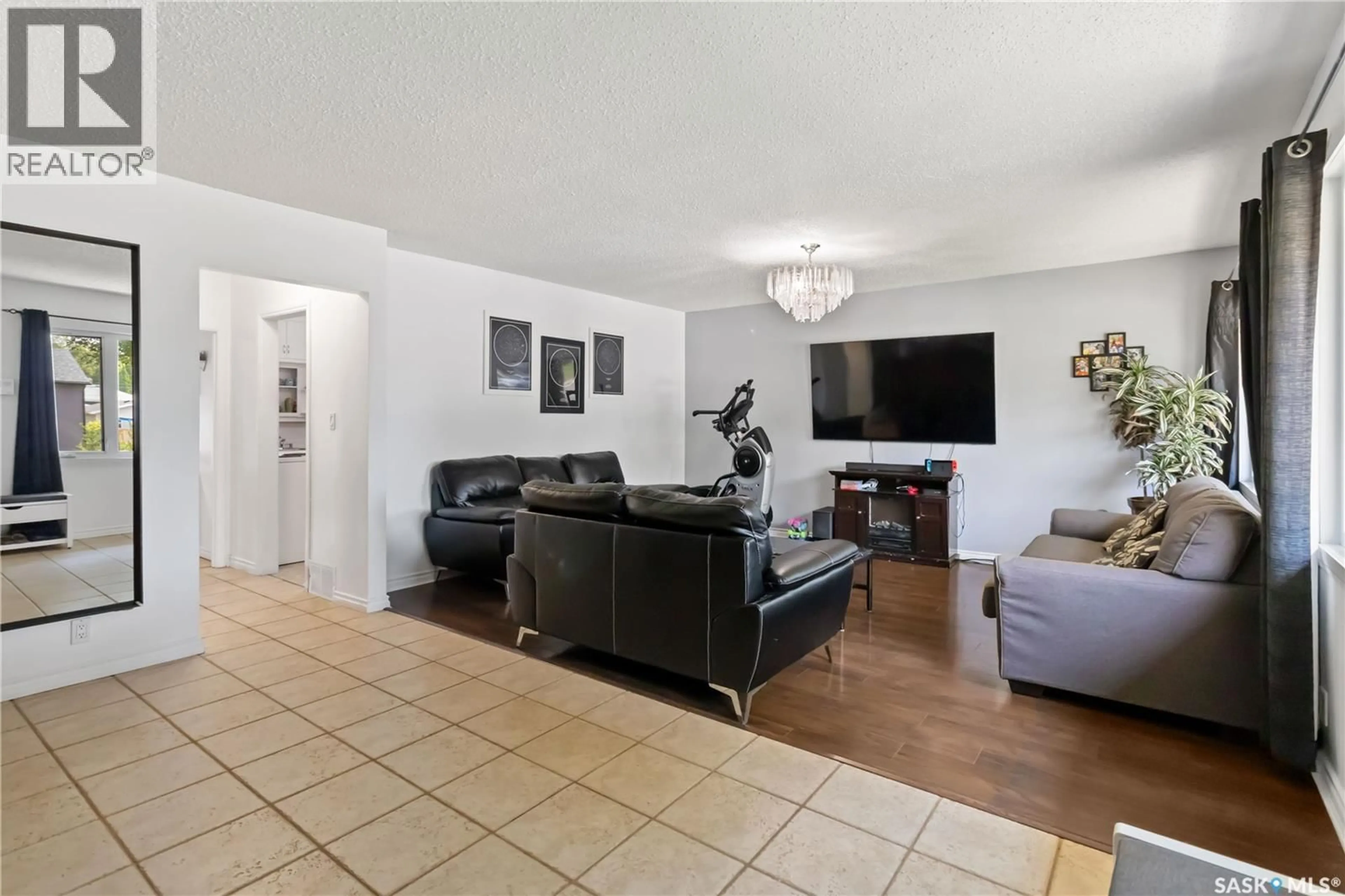 Living room with furniture, unknown for 2009 WILLIAM AVENUE, Saskatoon Saskatchewan S7J1A4