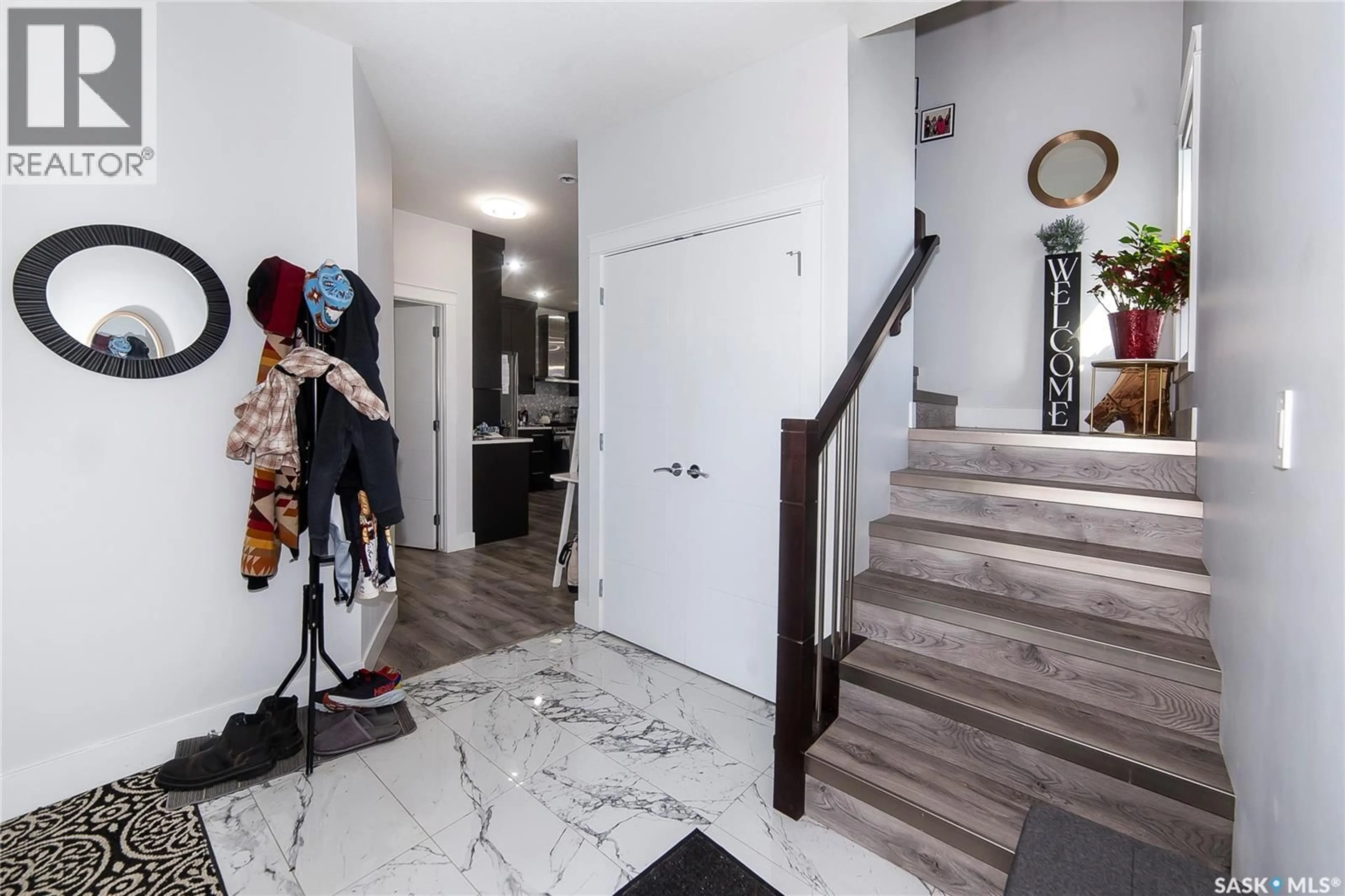 Indoor entryway for 547 KALRA STREET, Saskatoon Saskatchewan S7W1E8