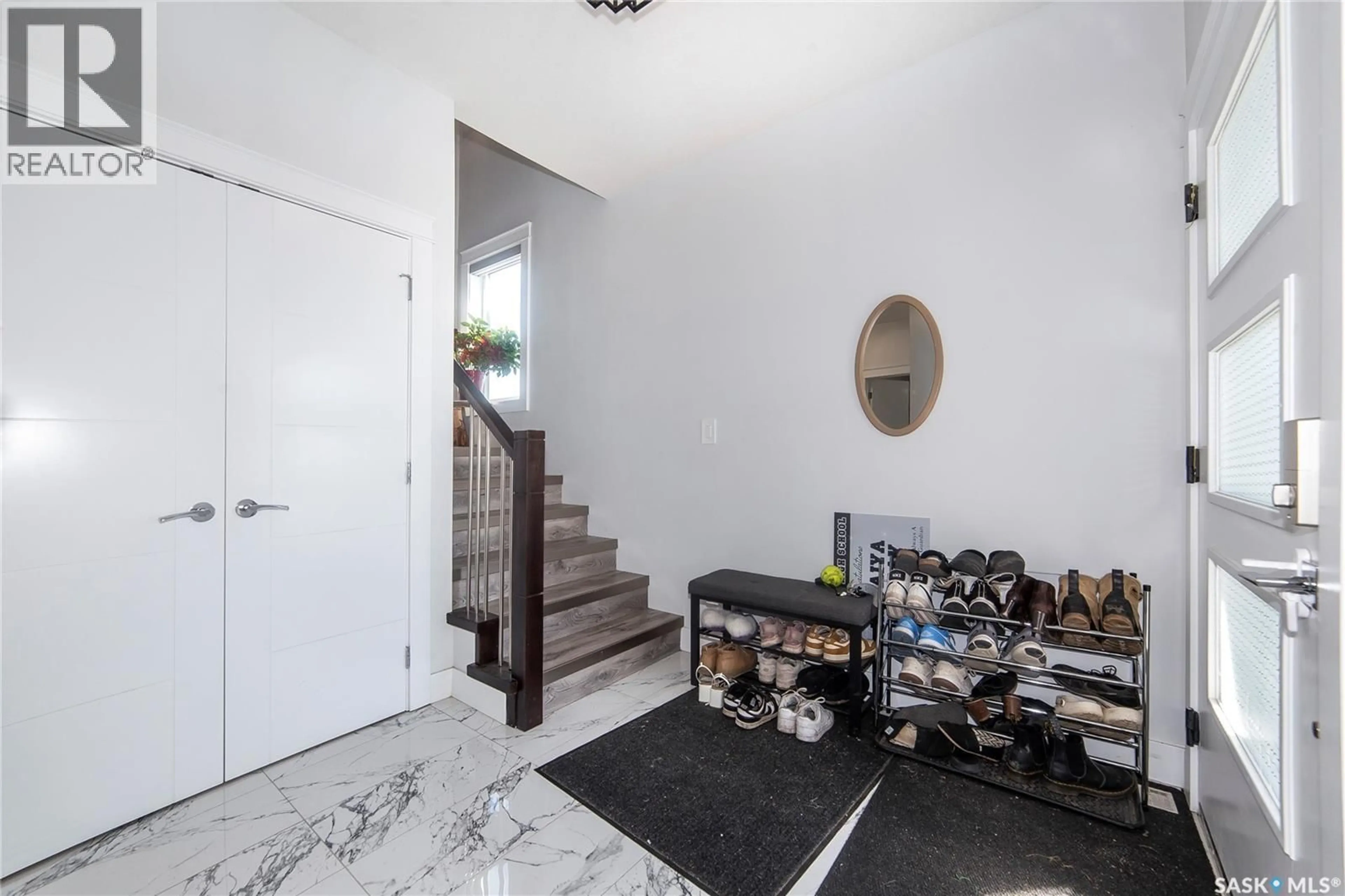 Indoor entryway for 547 KALRA STREET, Saskatoon Saskatchewan S7W1E8