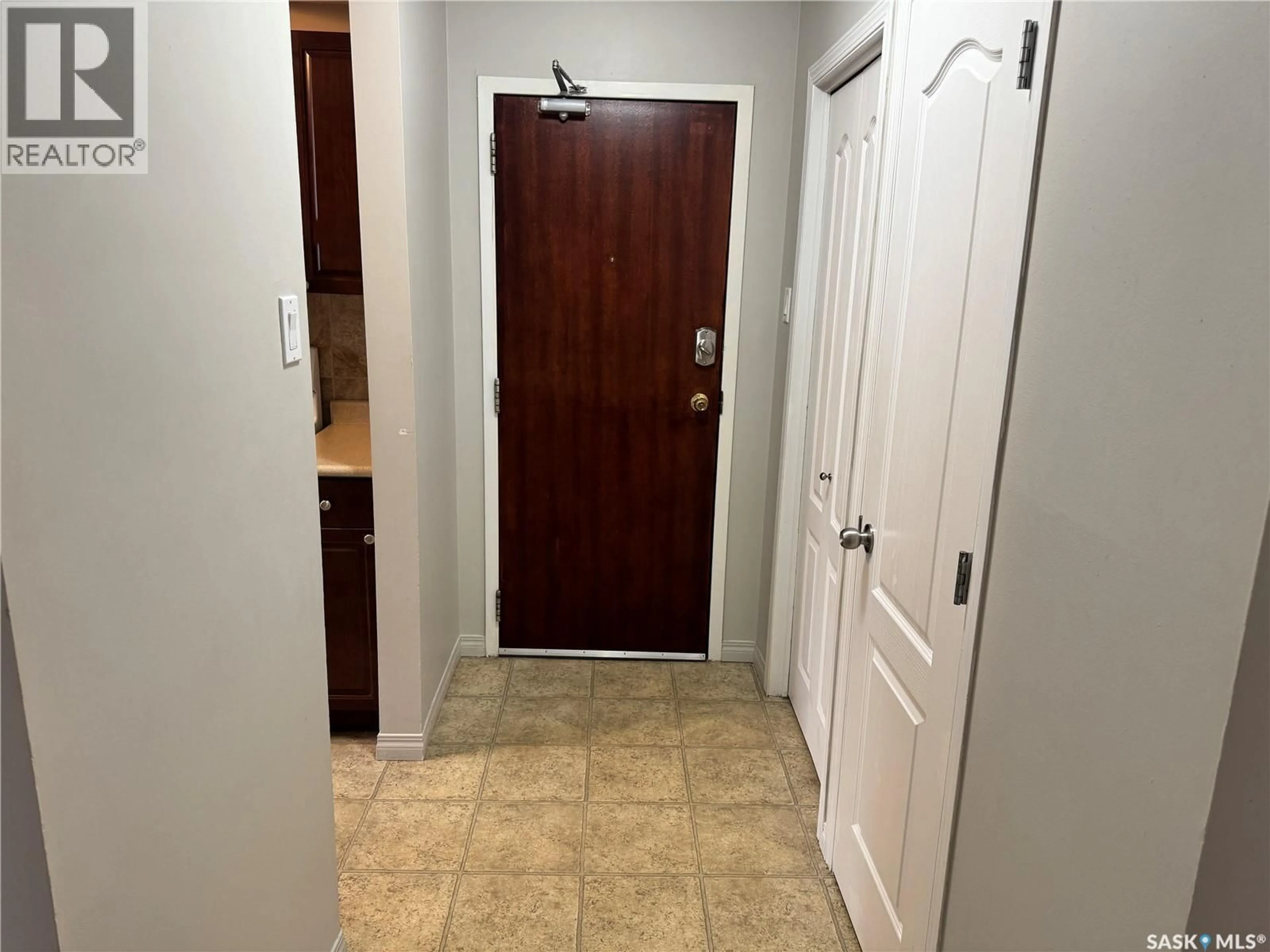 Indoor entryway for 2 - 17 SUMMERS PLACE, Saskatoon Saskatchewan S7H3W4