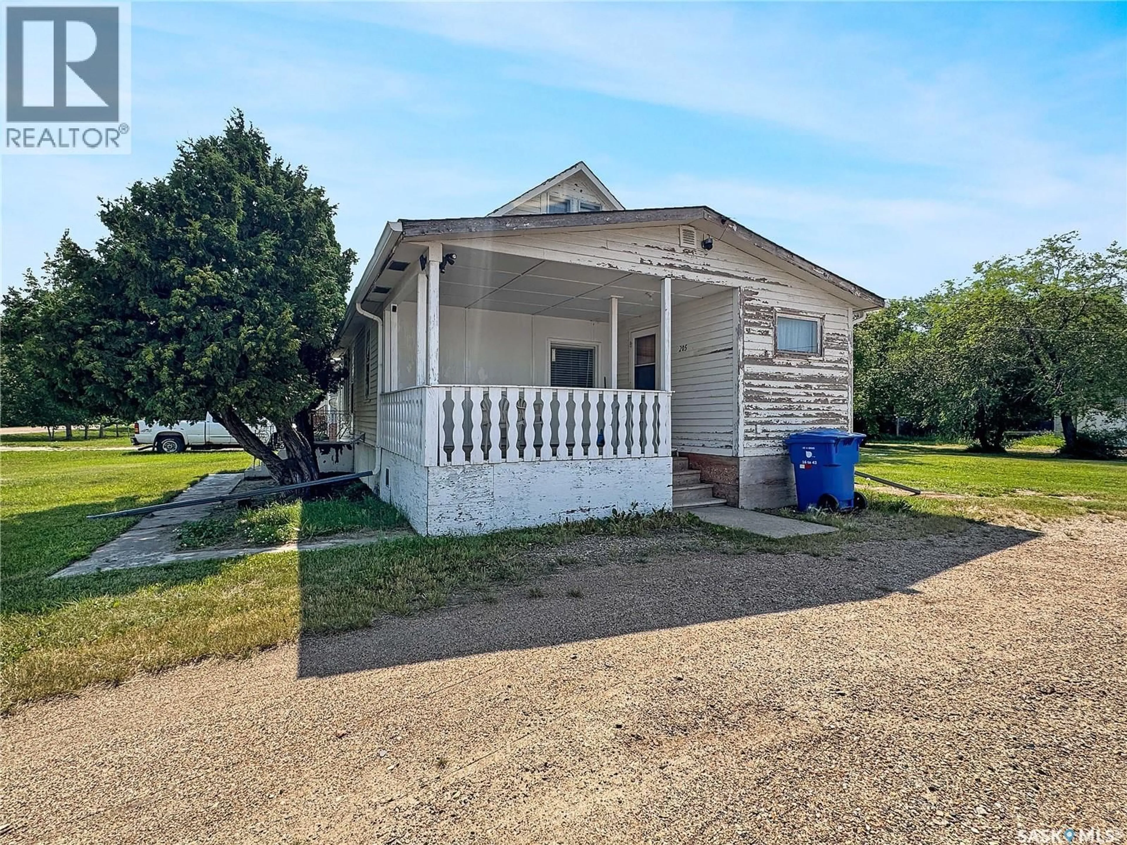 A pic from outside/outdoor area/front of a property/back of a property/a pic from drone, building for 205 JAMES STREET, Radisson Saskatchewan S0K3L0