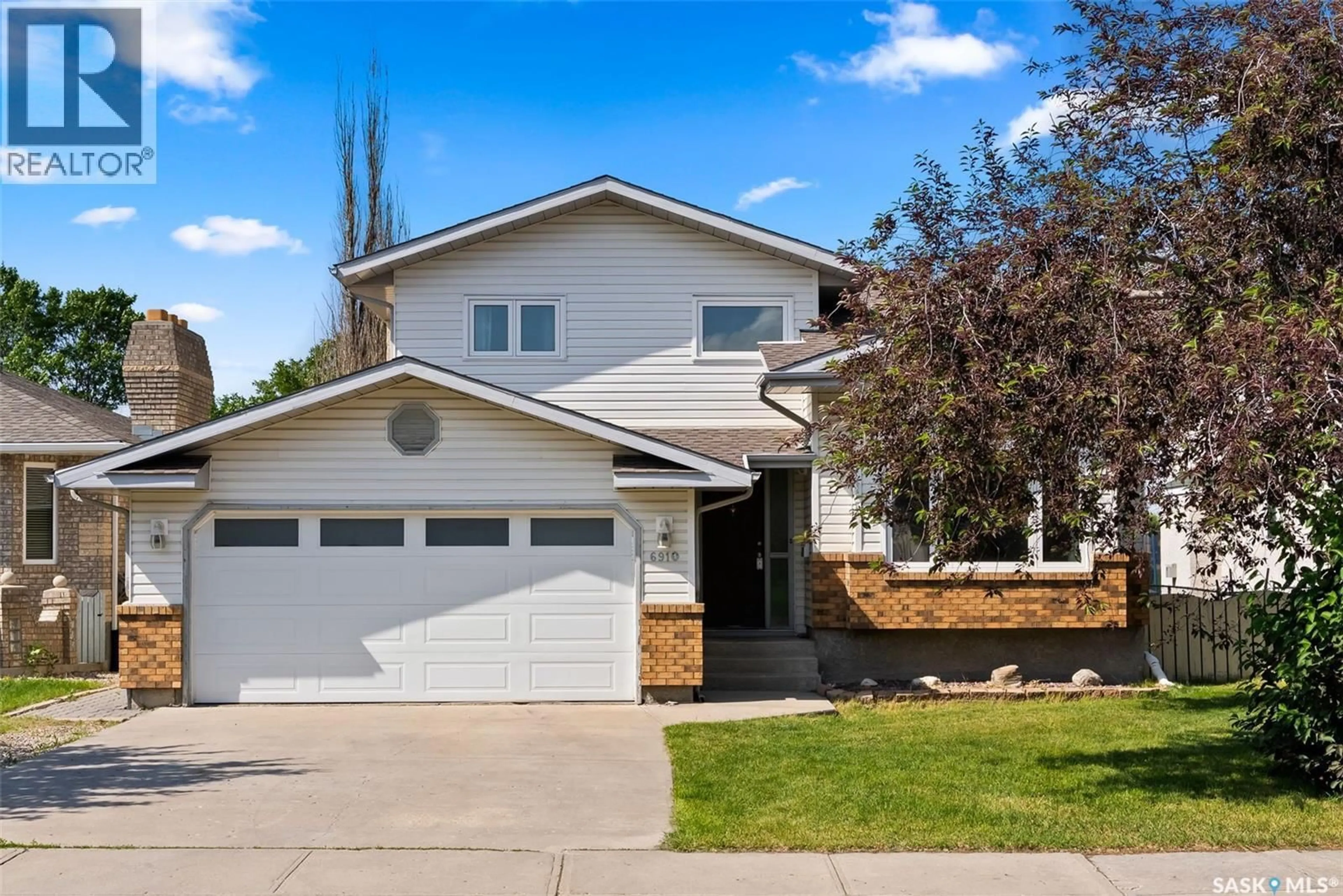 Home with vinyl exterior material, street for 6910 MAPLE WOOD CRESCENT, Regina Saskatchewan S4X4J8