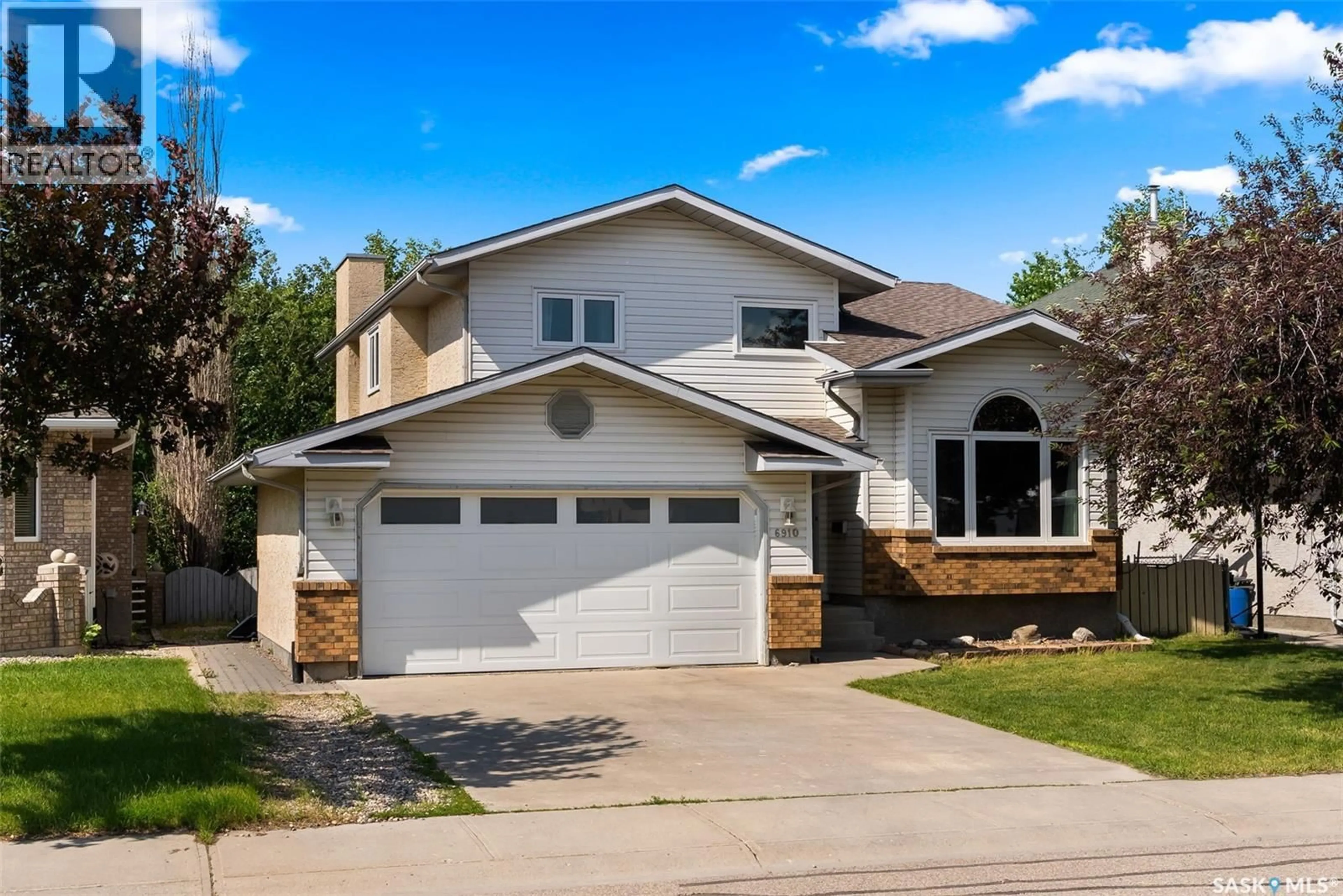 Home with vinyl exterior material, street for 6910 MAPLE WOOD CRESCENT, Regina Saskatchewan S4X4J8