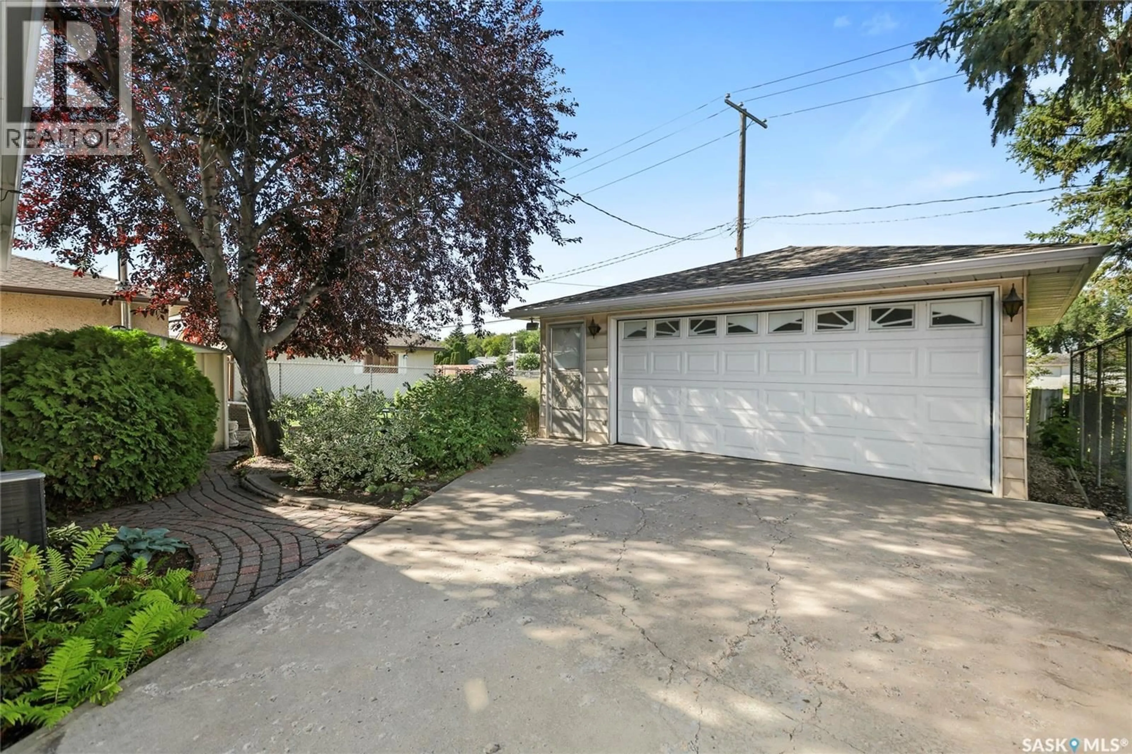 A pic from outside/outdoor area/front of a property/back of a property/a pic from drone, street for 144 WOODWARD AVENUE, Regina Saskatchewan S4R3H4