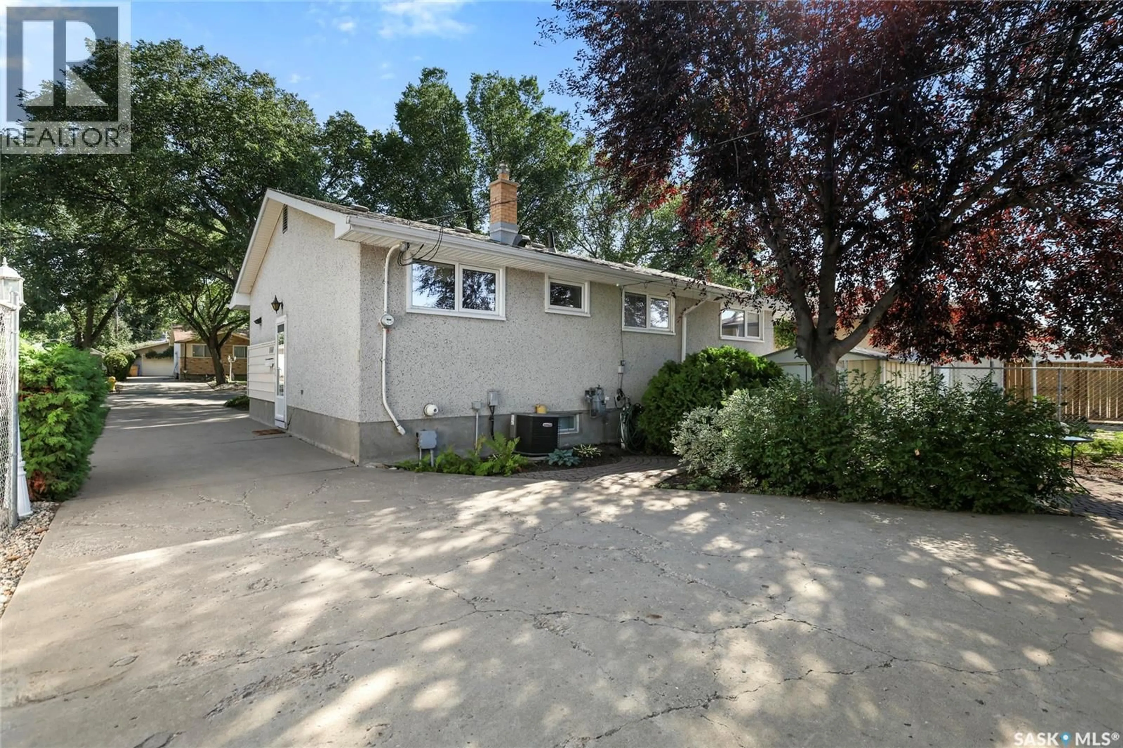 Patio, street for 144 WOODWARD AVENUE, Regina Saskatchewan S4R3H4