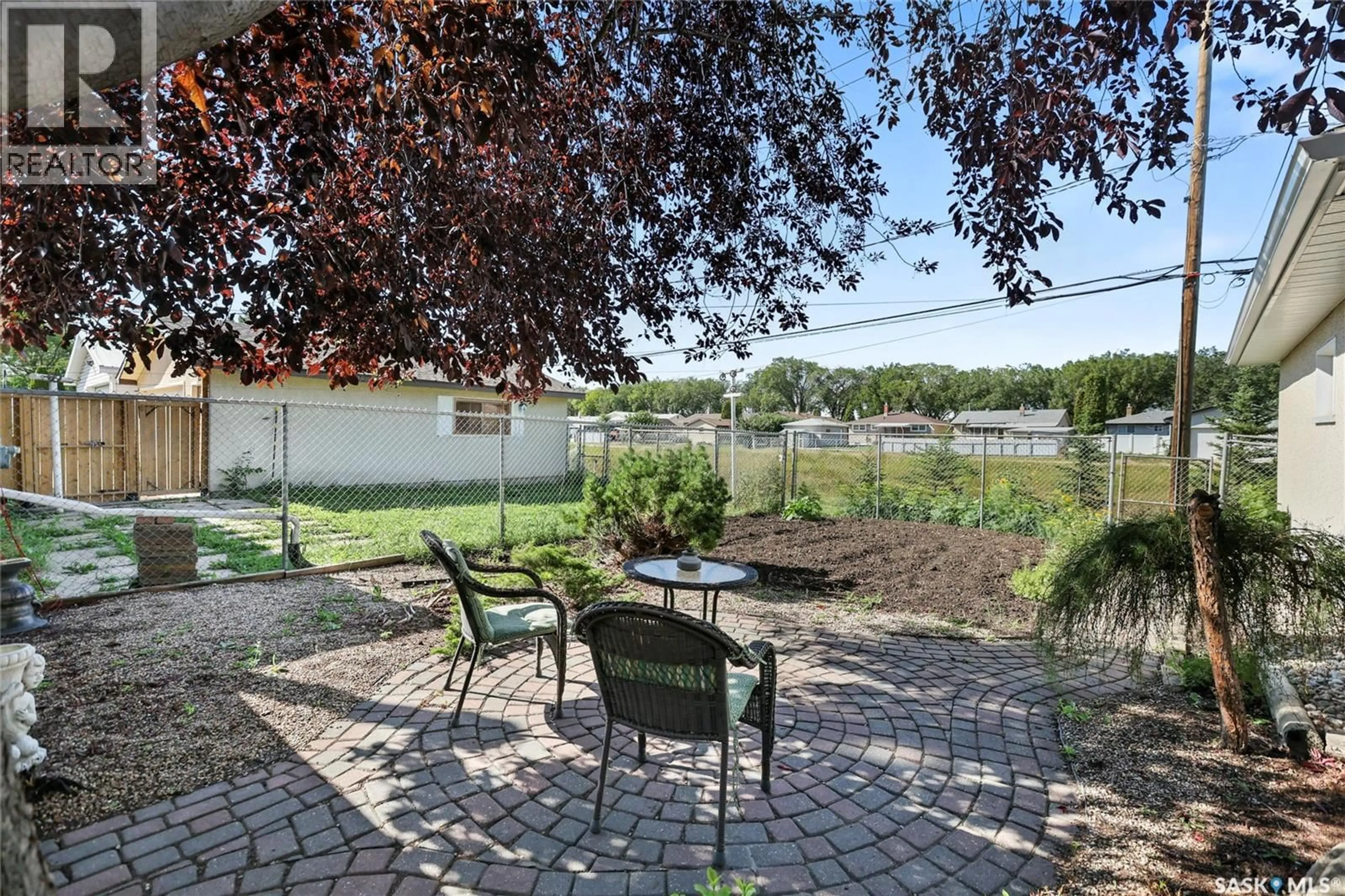 Patio, street for 144 WOODWARD AVENUE, Regina Saskatchewan S4R3H4