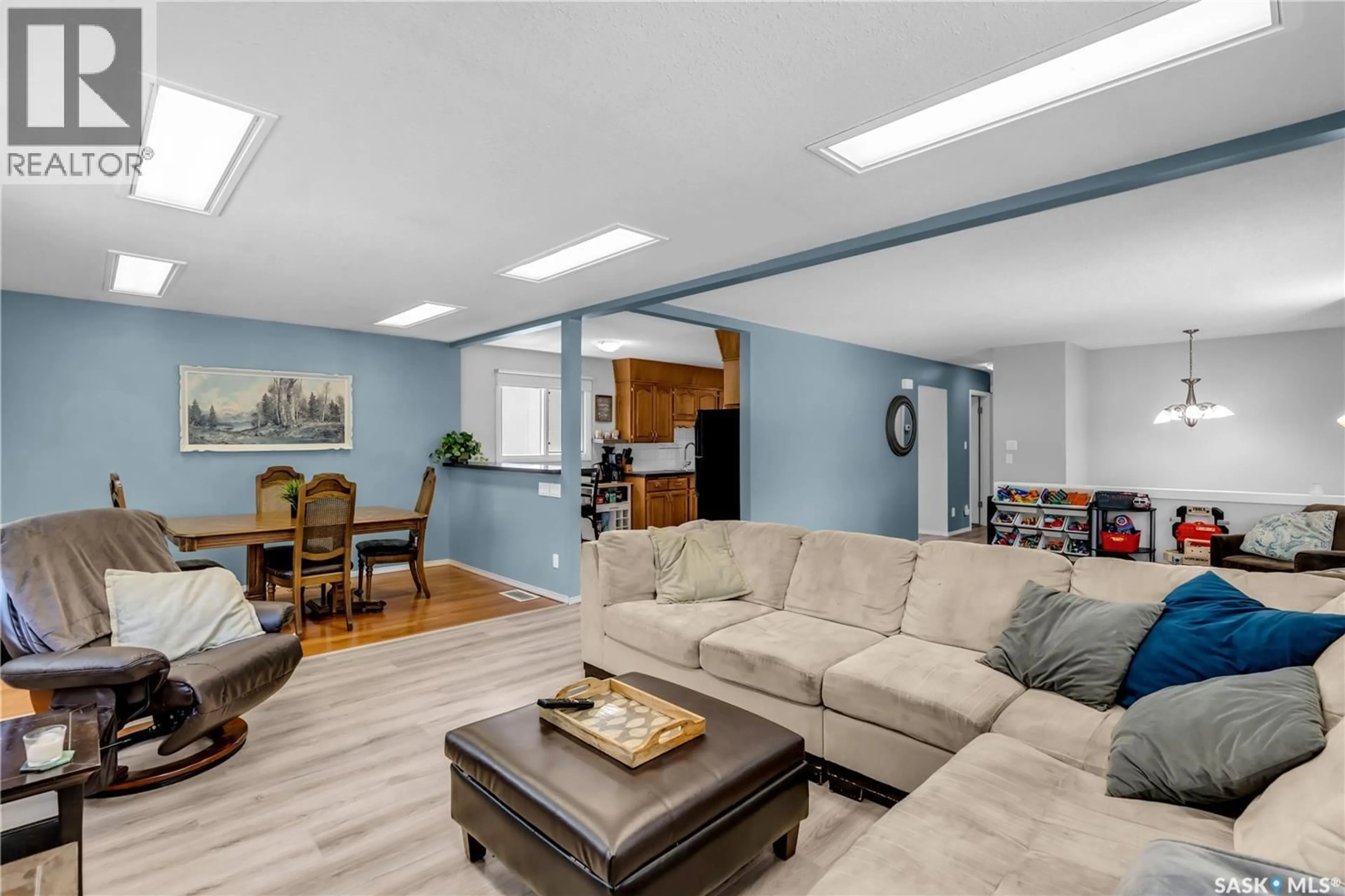 Living room with furniture, unknown for 5065 3RD AVENUE, Regina Saskatchewan S4R5P4