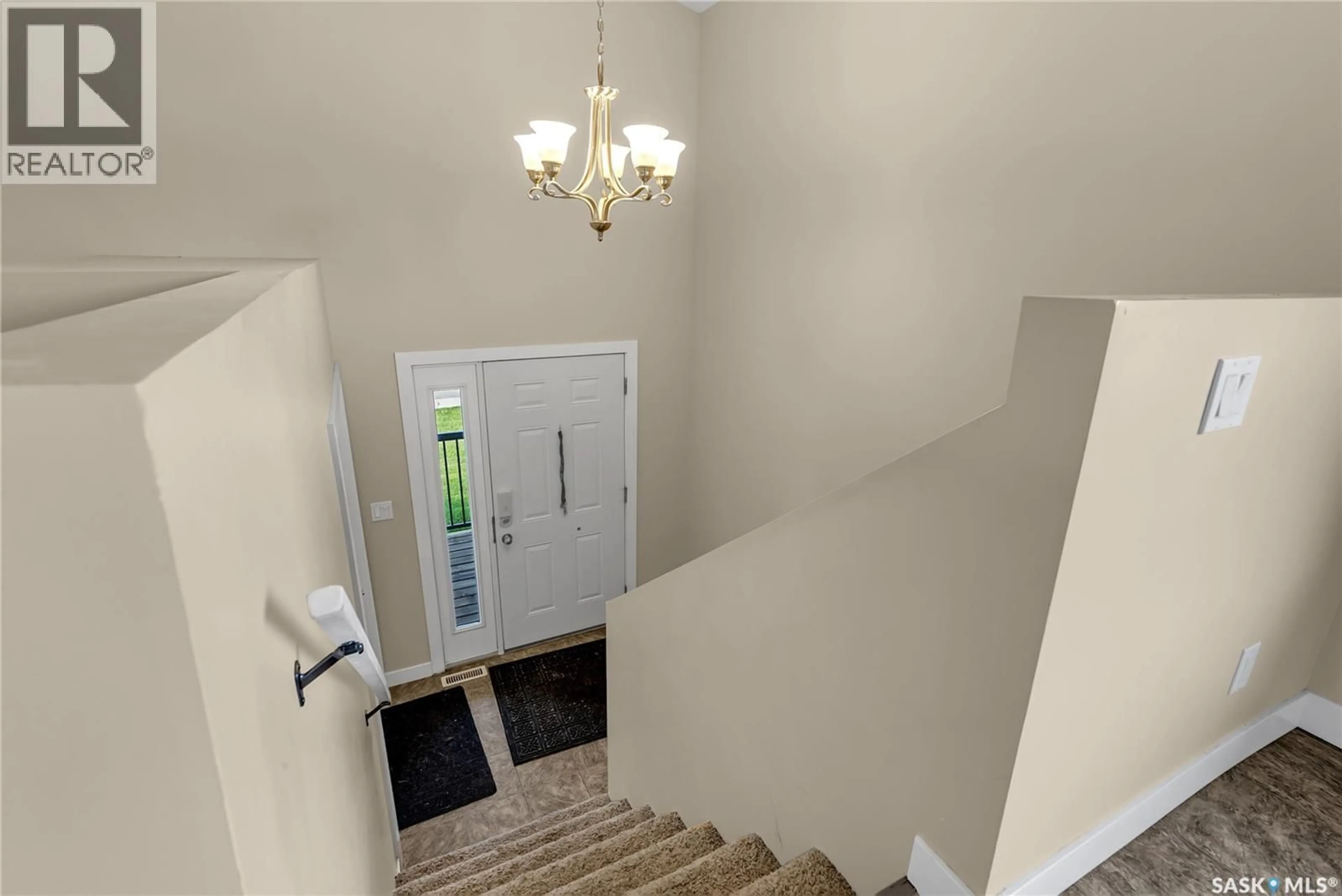 Indoor foyer for 199 RAJPUT WAY, Saskatoon Saskatchewan S7W0L5
