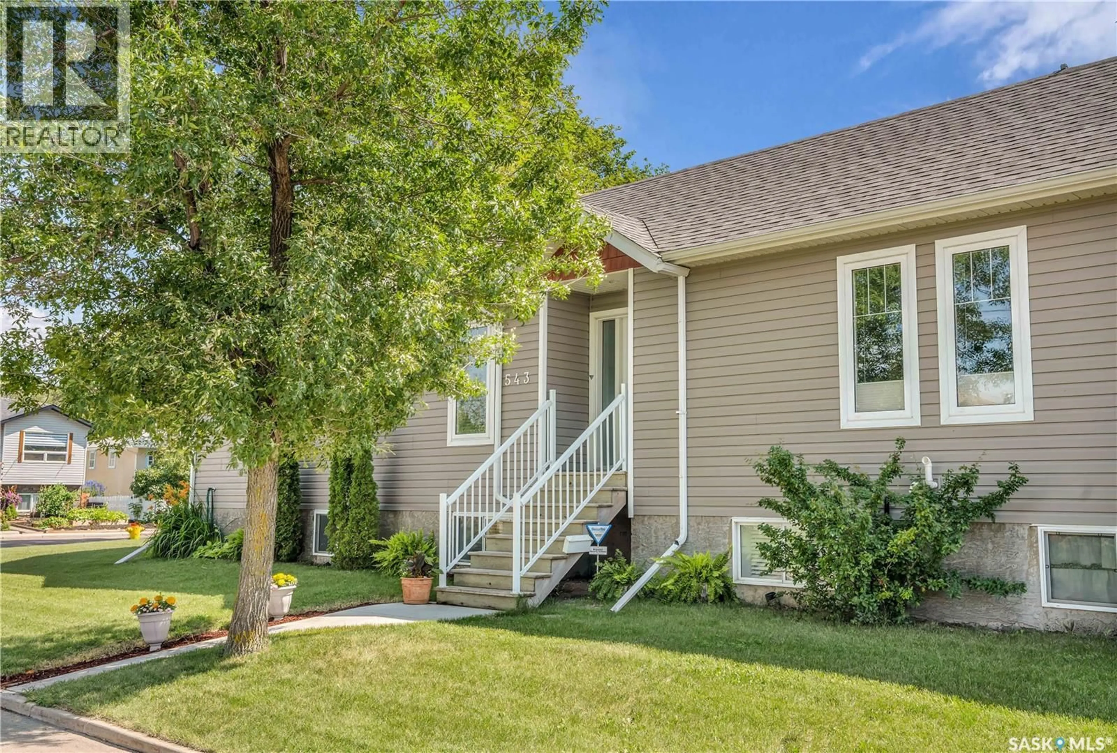 Home with vinyl exterior material, street for 543 M AVENUE, Saskatoon Saskatchewan S7L2S7