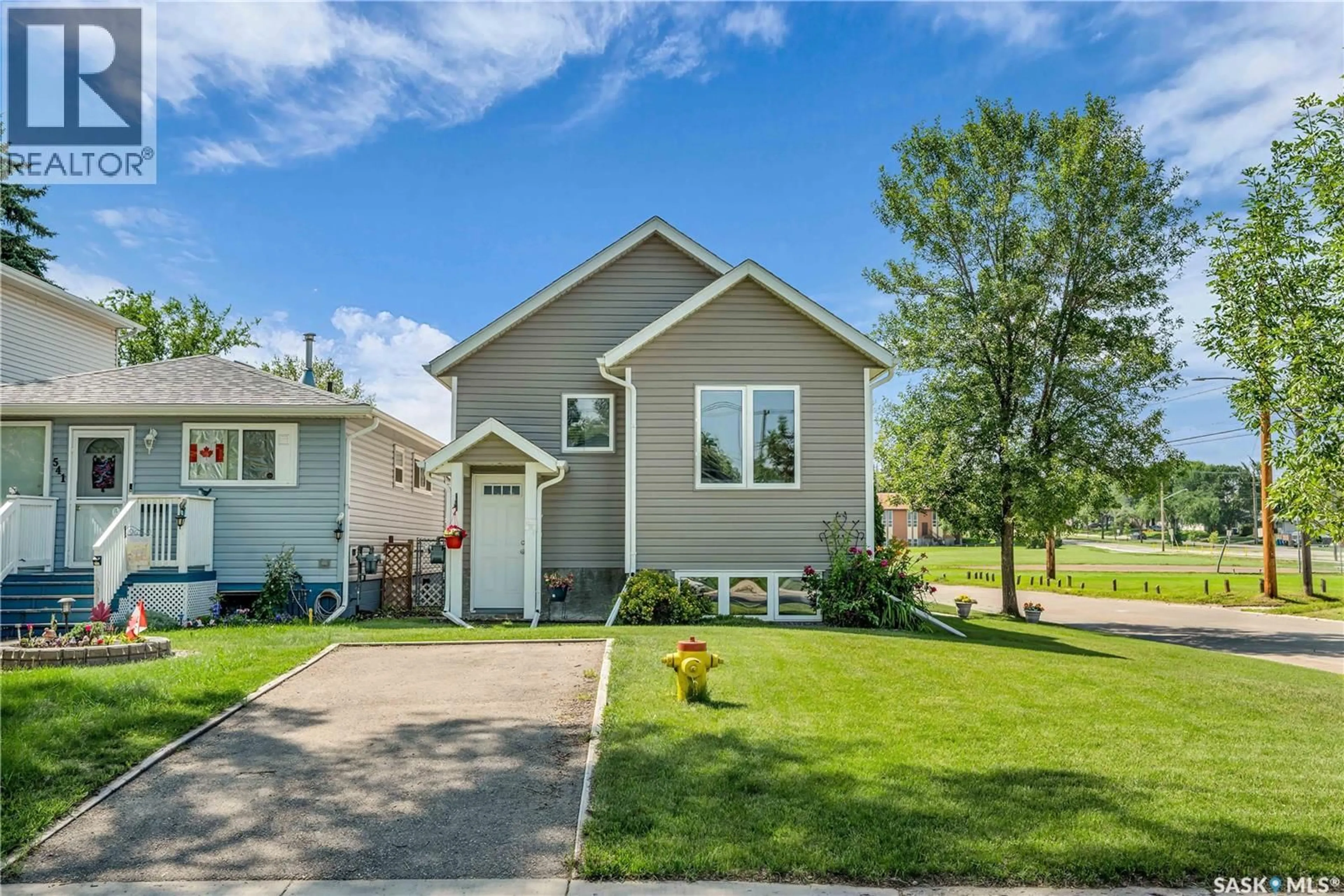 Home with vinyl exterior material, street for 543 M AVENUE, Saskatoon Saskatchewan S7L2S7