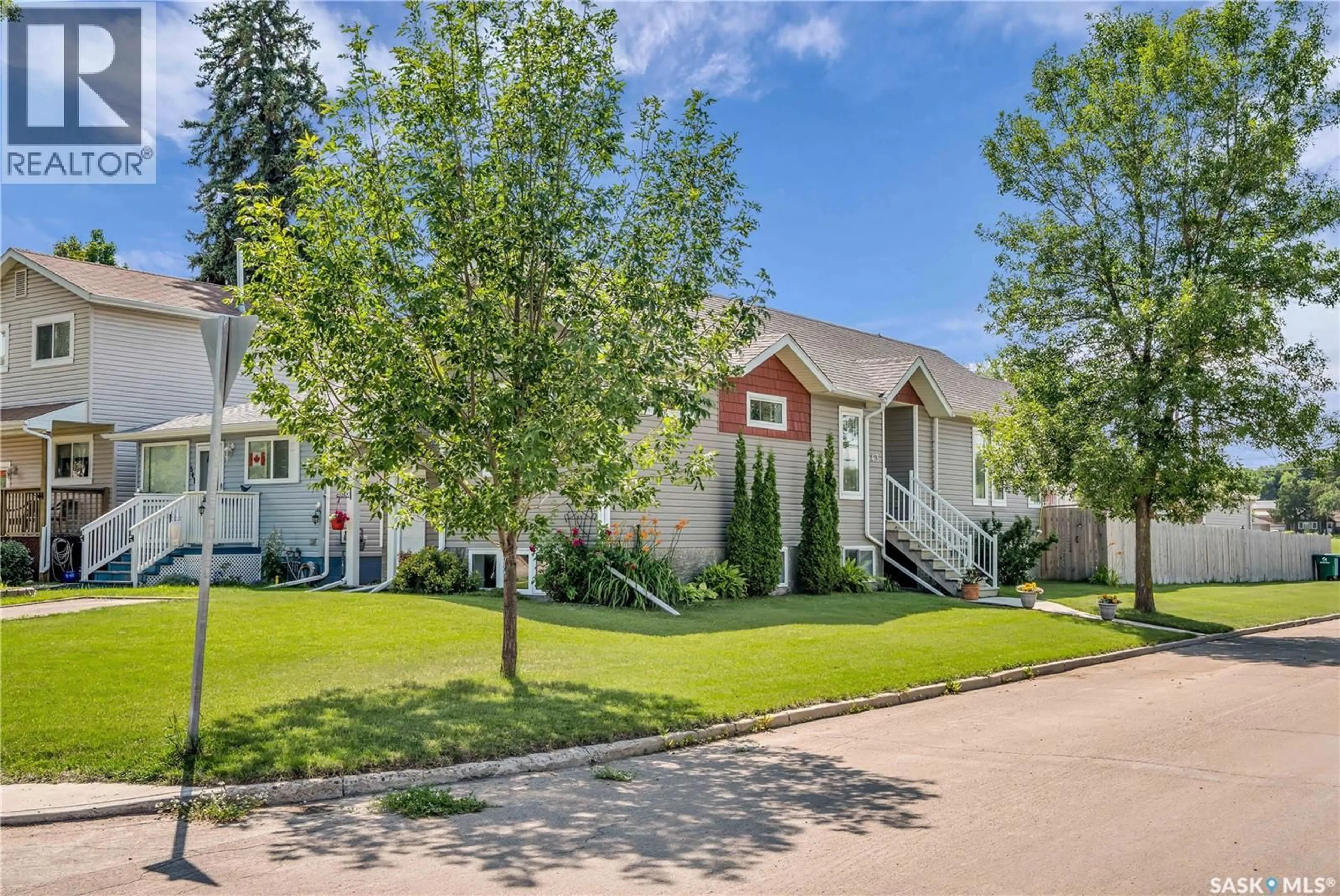 A pic from outside/outdoor area/front of a property/back of a property/a pic from drone, street for 543 M AVENUE, Saskatoon Saskatchewan S7L2S7