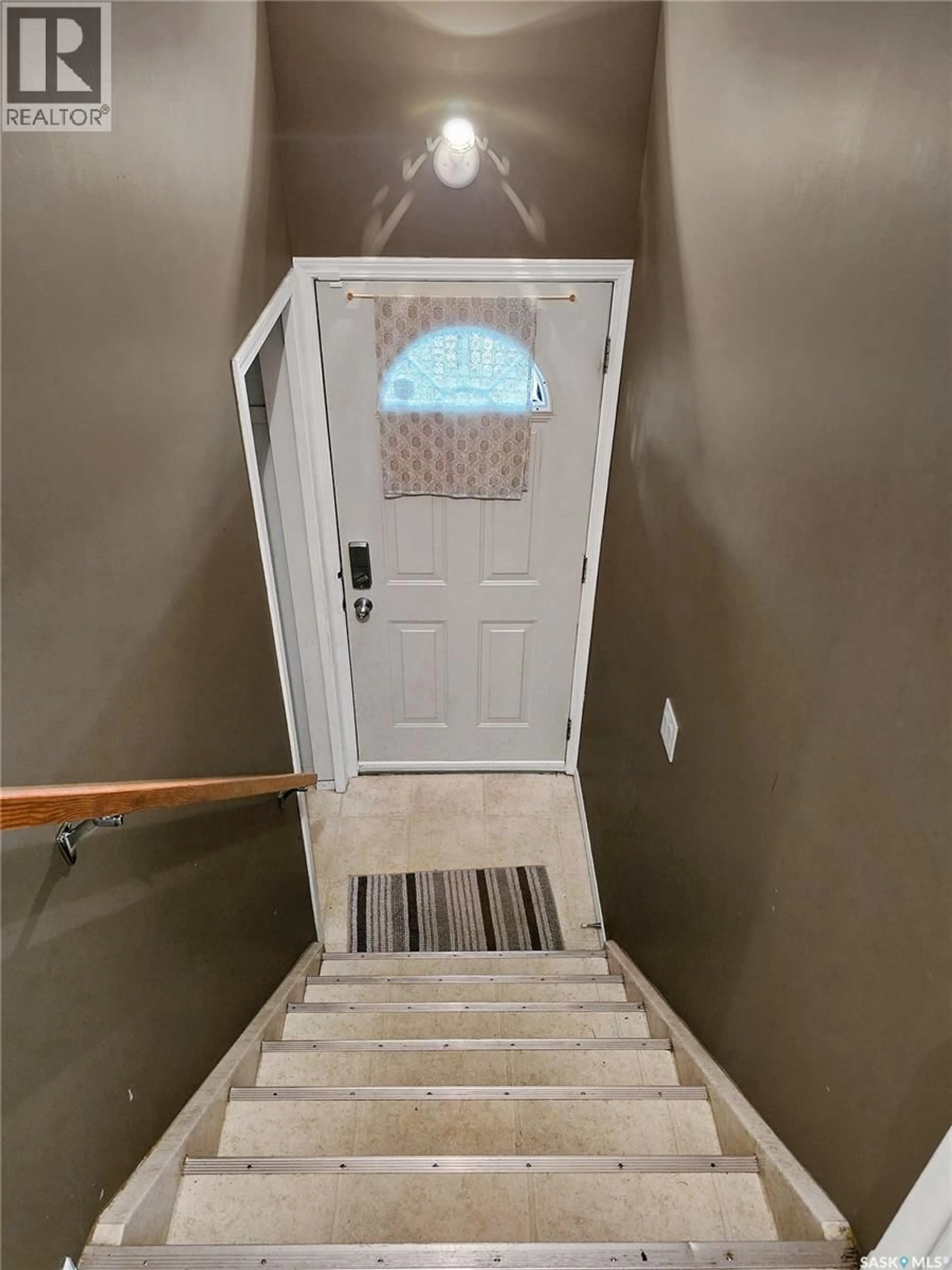 Stairs for 1202-1204 COY AVENUE, Saskatoon Saskatchewan S7M0H1