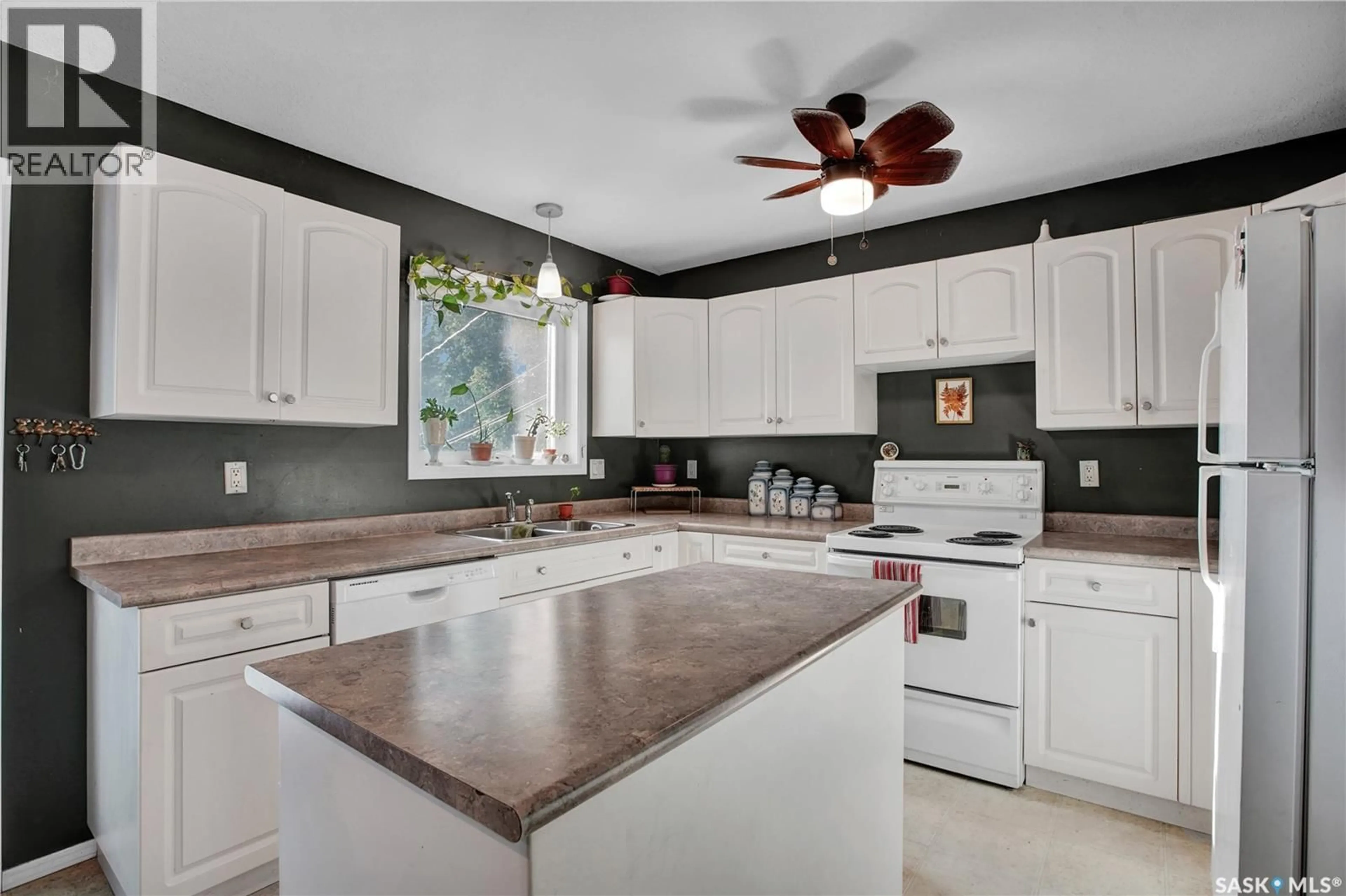 Open concept kitchen, ceramic/tile floor for 1202-1204 COY AVENUE, Saskatoon Saskatchewan S7M0H1