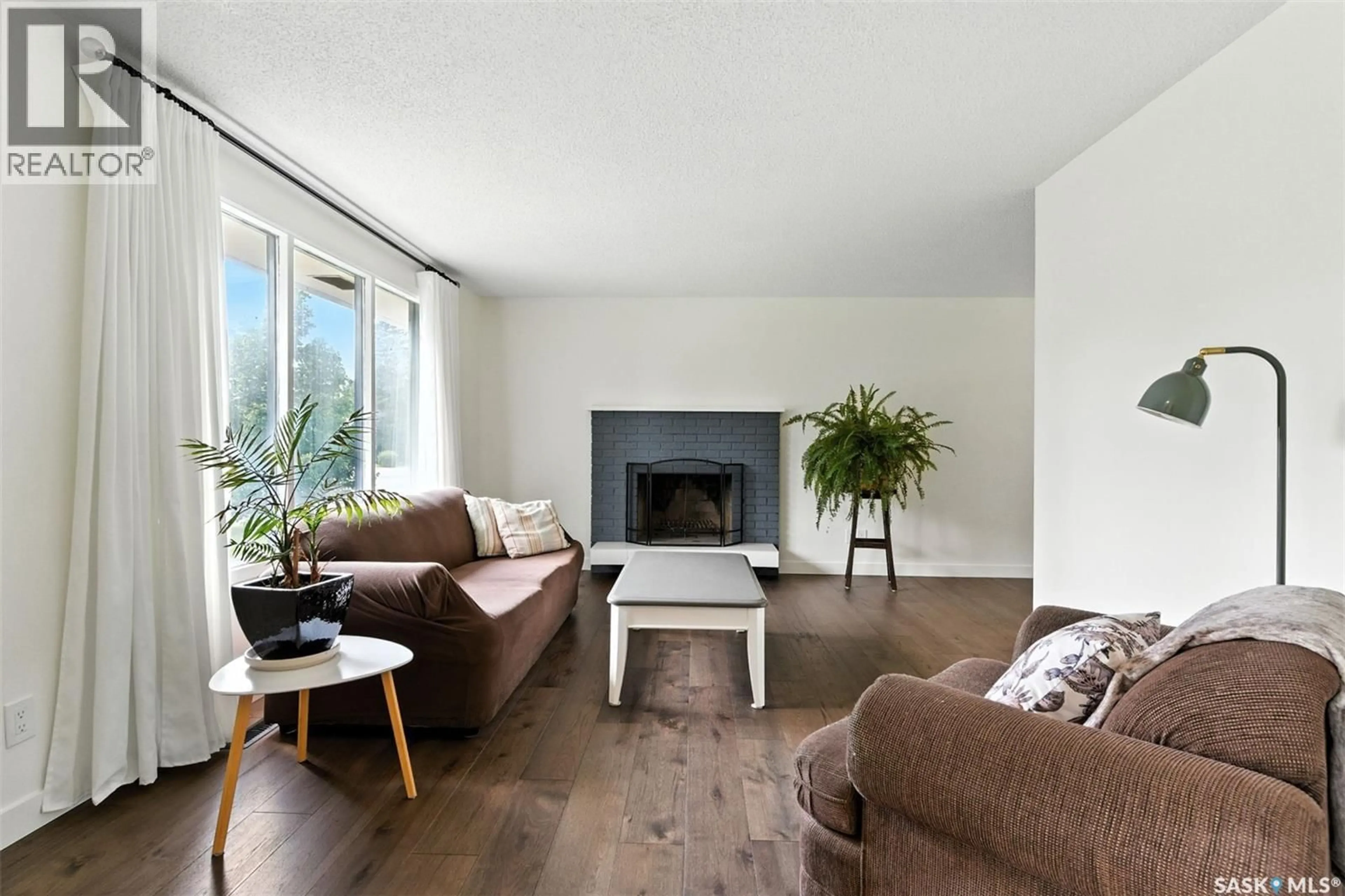 Living room with furniture, unknown for 385 BIRCH CRESCENT, Saskatoon Saskatchewan S7N2M6