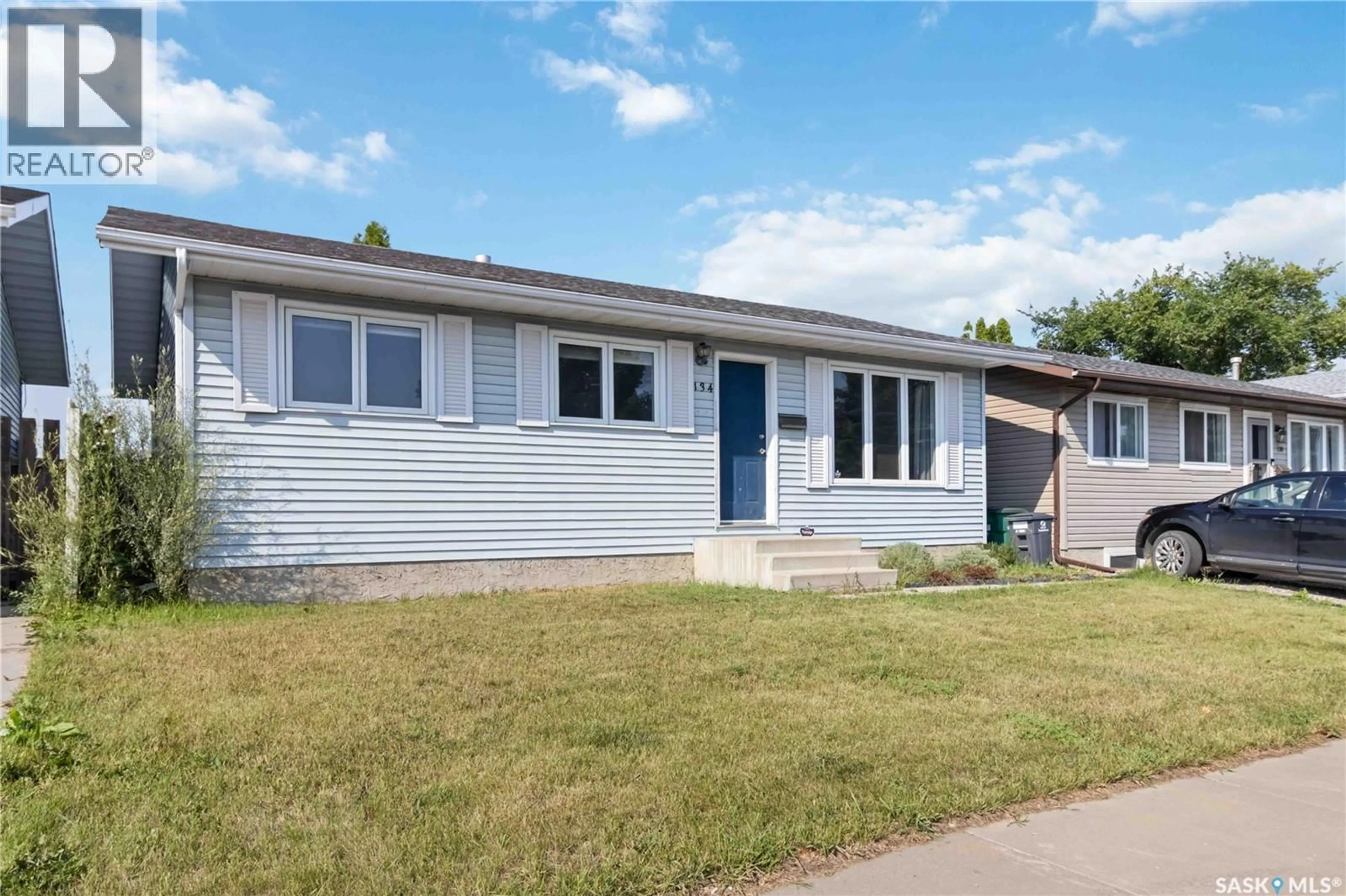 Home with vinyl exterior material, street for 134 WHELAN CRESCENT, Saskatoon Saskatchewan S7L6V8