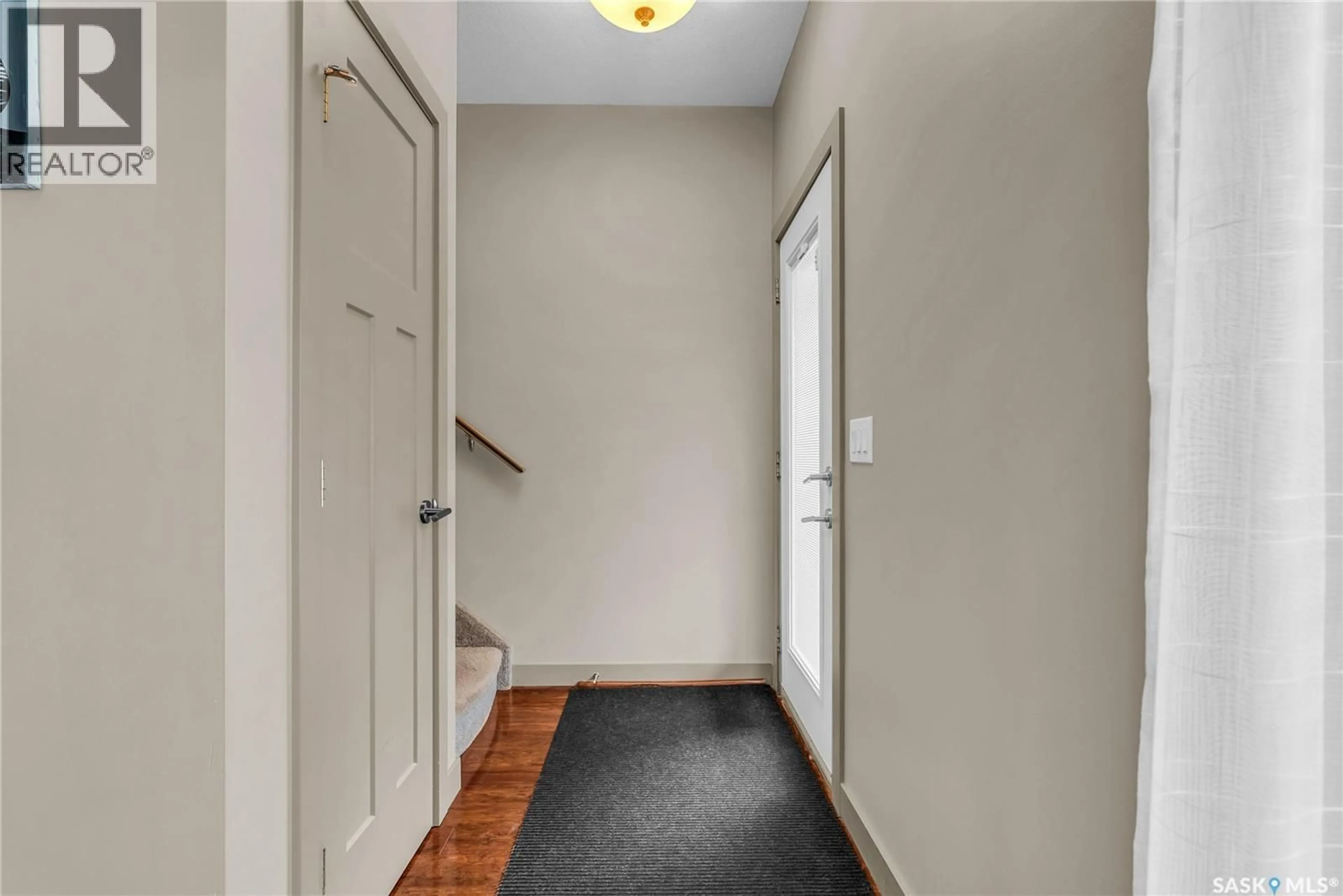 Indoor foyer for 230 MANINGAS BEND, Saskatoon Saskatchewan S7P0A5