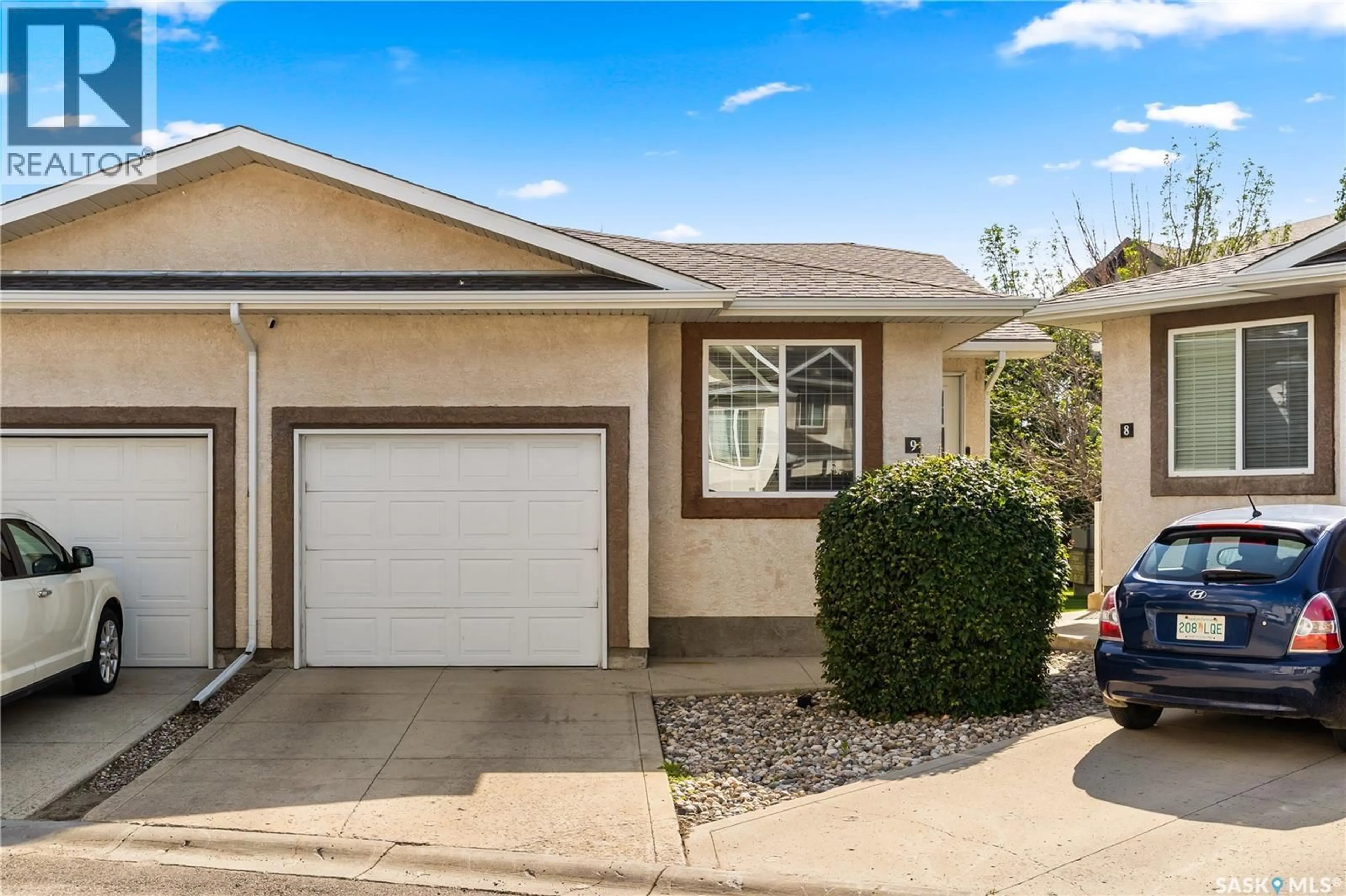 Home with vinyl exterior material, street for 94425 NICURITY DRIVE, Regina Saskatchewan S4X0E6