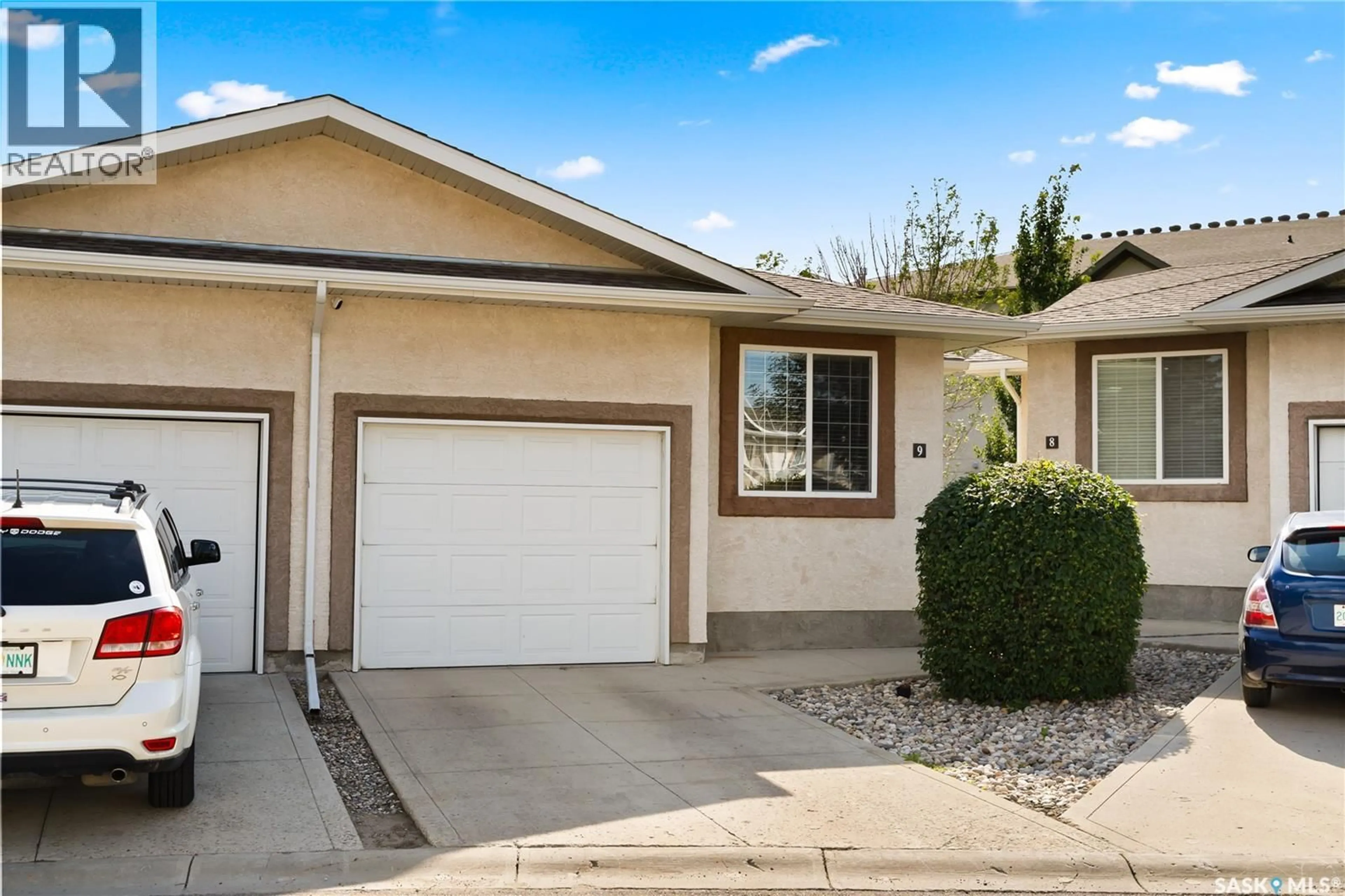 Home with vinyl exterior material, street for 94425 NICURITY DRIVE, Regina Saskatchewan S4X0E6
