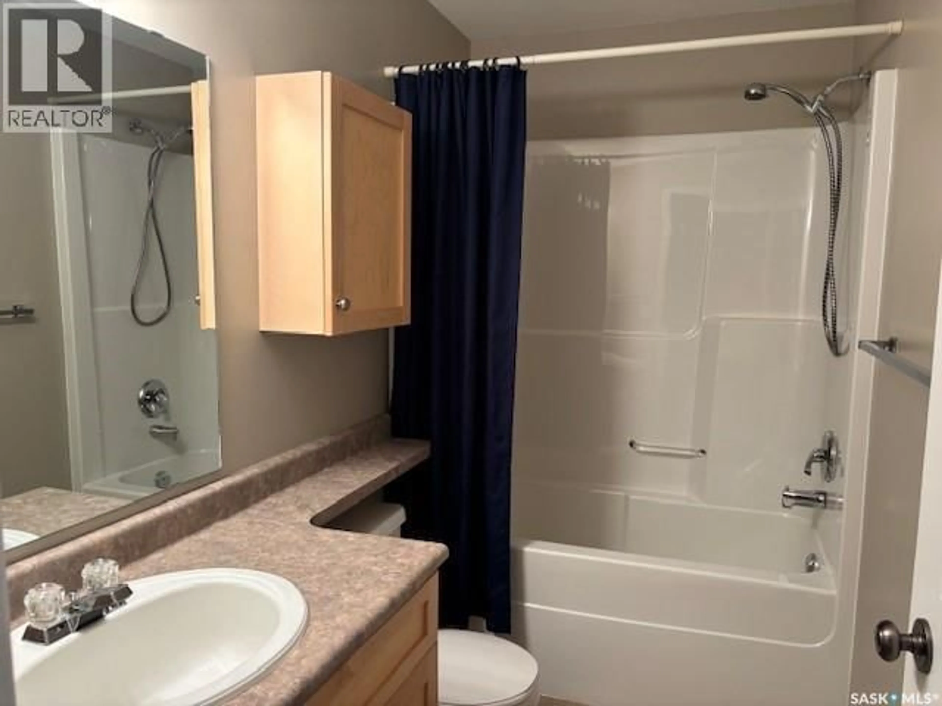 Standard bathroom, unknown for 215 - 301 LOWE ROAD, Saskatoon Saskatchewan S7S1N1