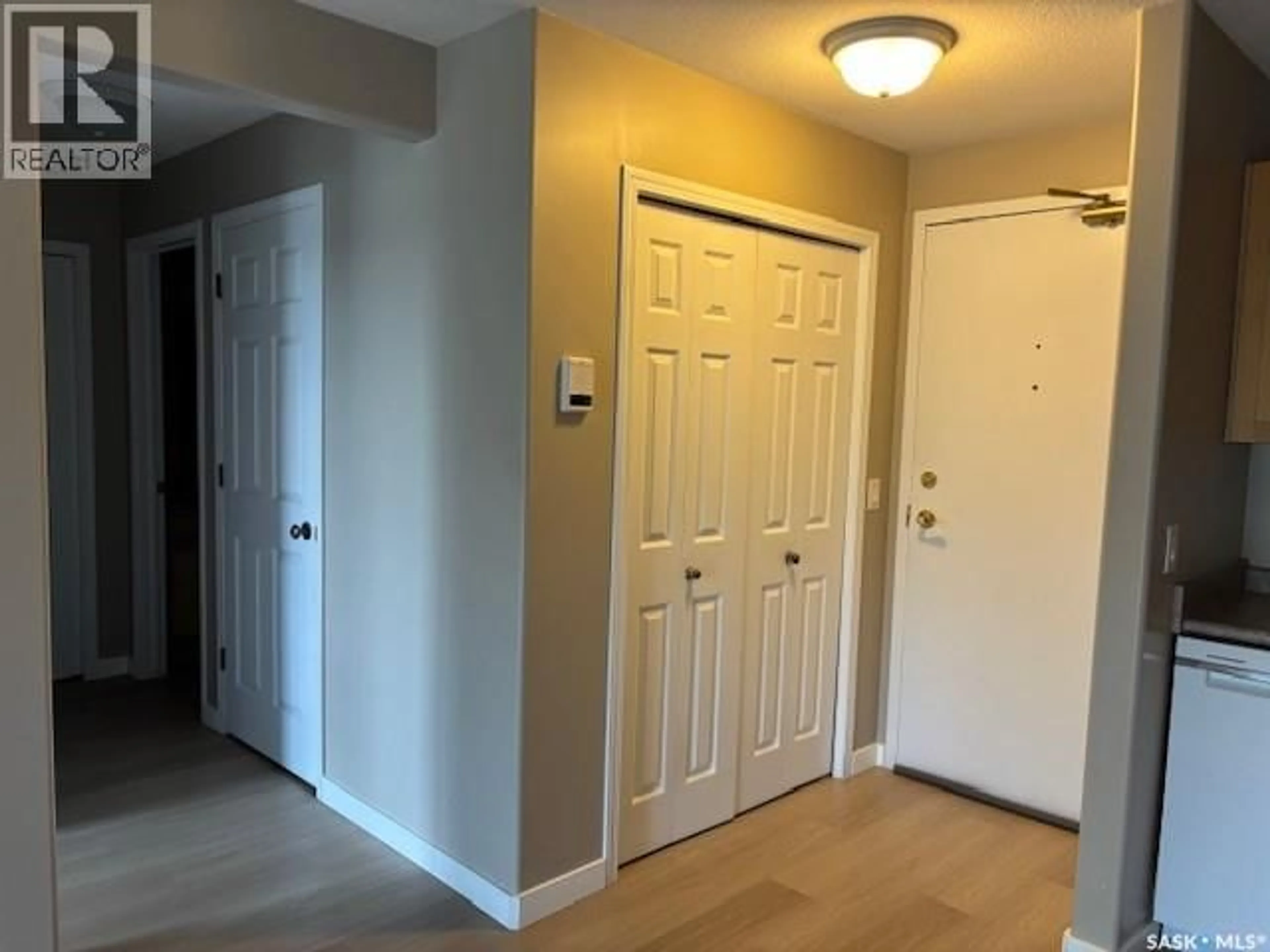 Indoor entryway for 215 - 301 LOWE ROAD, Saskatoon Saskatchewan S7S1N1
