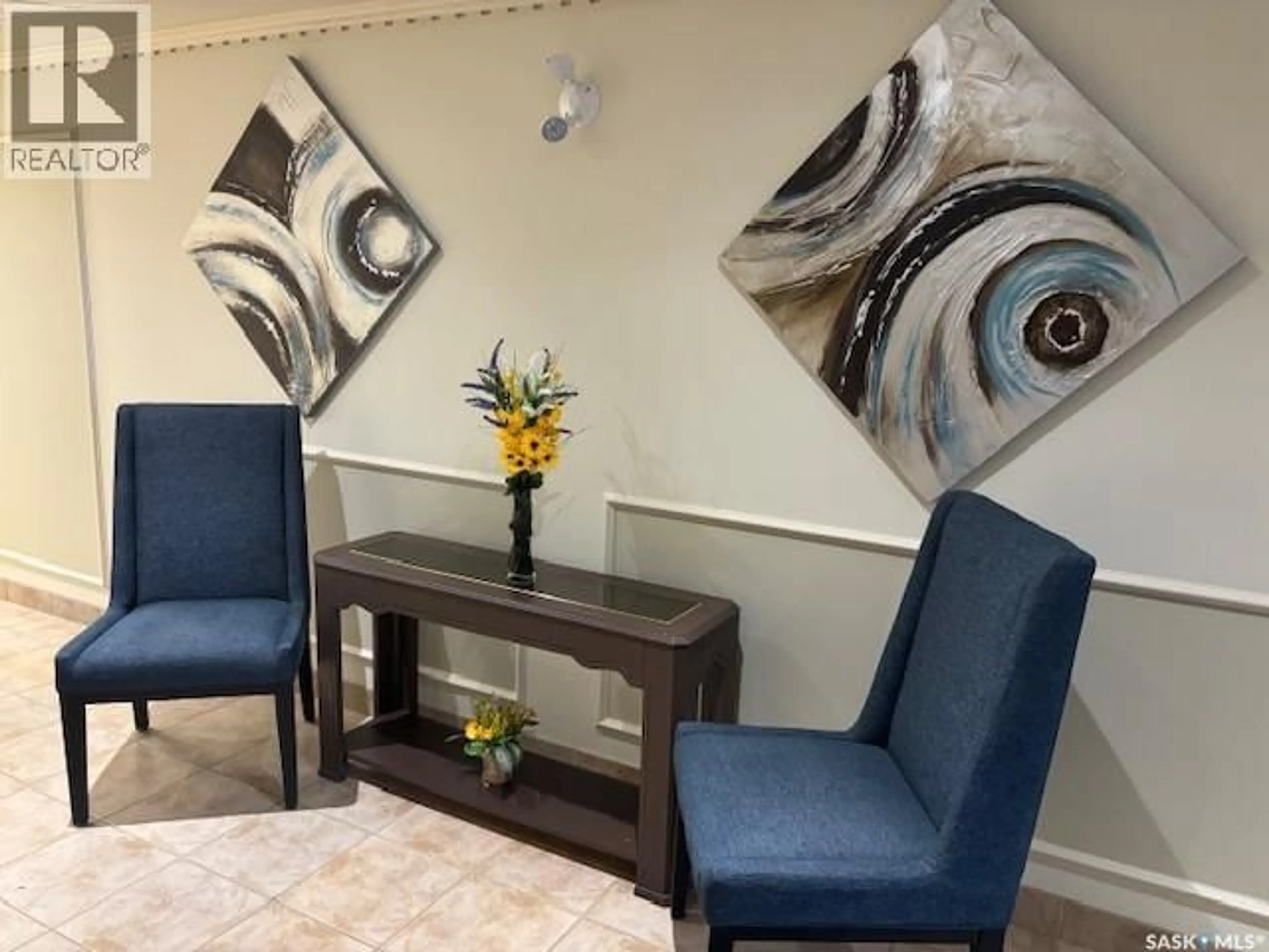 Lobby for 215 - 301 LOWE ROAD, Saskatoon Saskatchewan S7S1N1