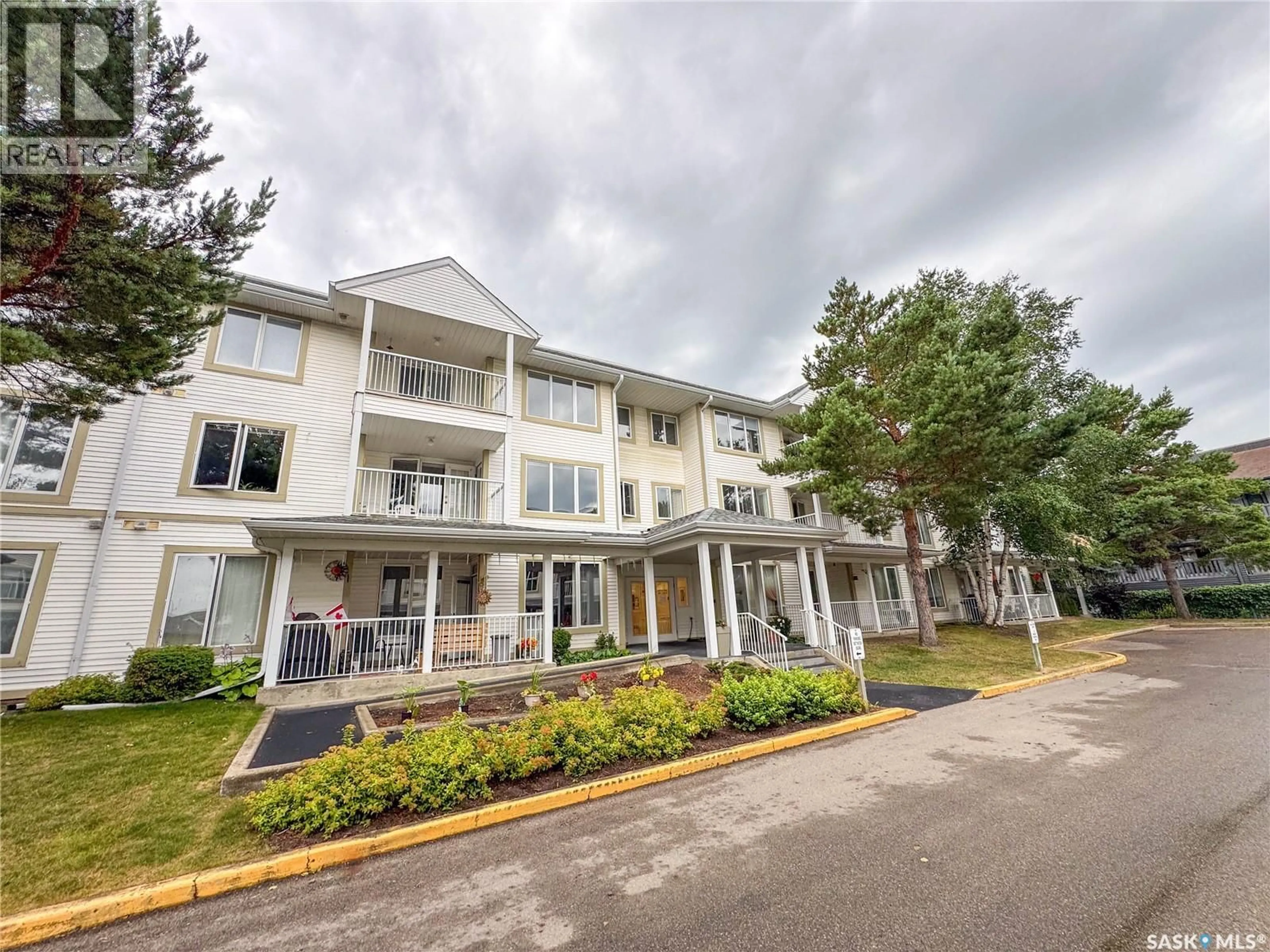 Patio, unknown for 305 - 215 34TH STREET, Prince Albert Saskatchewan S6V8B8