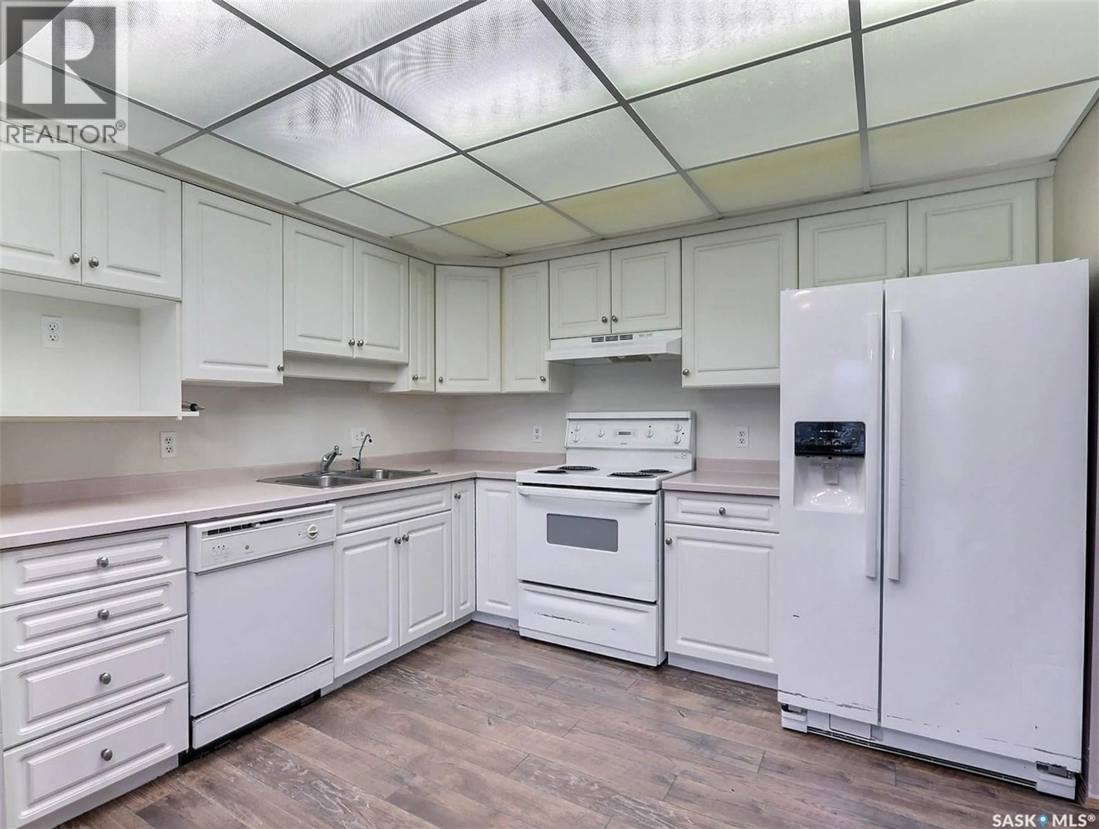 Standard kitchen, unknown for 305 - 215 34TH STREET, Prince Albert Saskatchewan S6V8B8