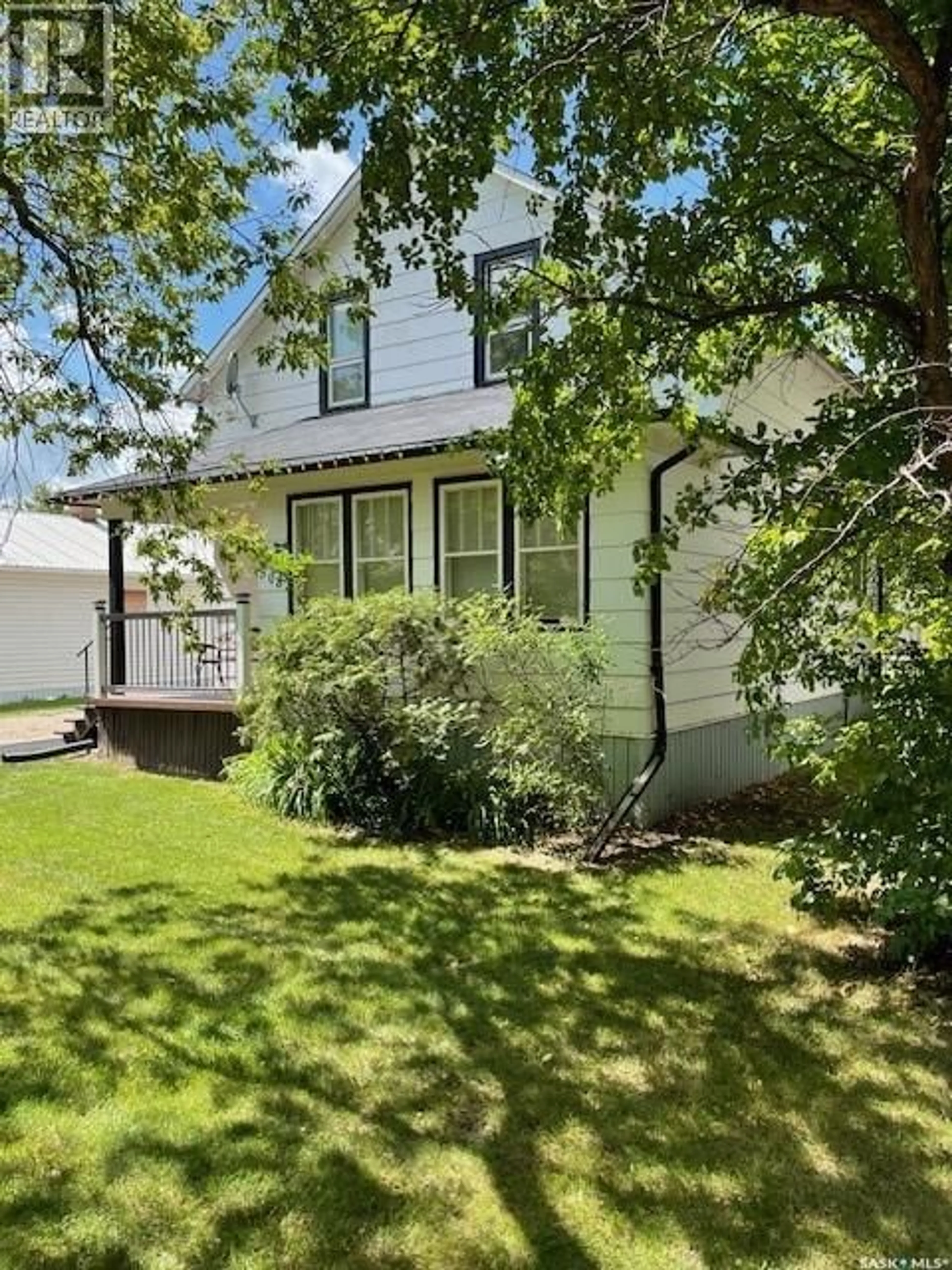 Home with vinyl exterior material, street for 308 1ST STREET, Carlyle Saskatchewan S0C0R0