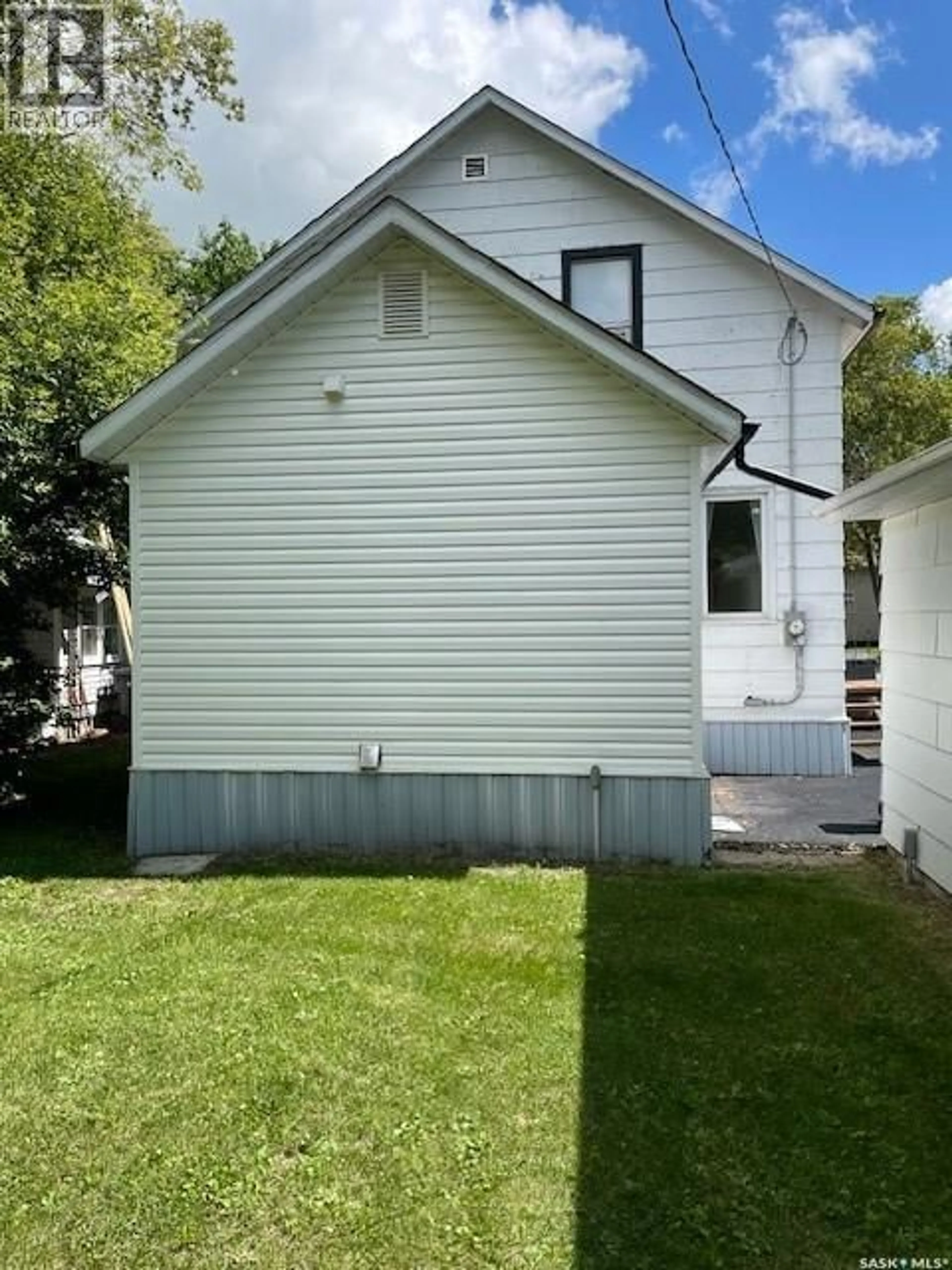 Home with vinyl exterior material, street for 308 1ST STREET, Carlyle Saskatchewan S0C0R0