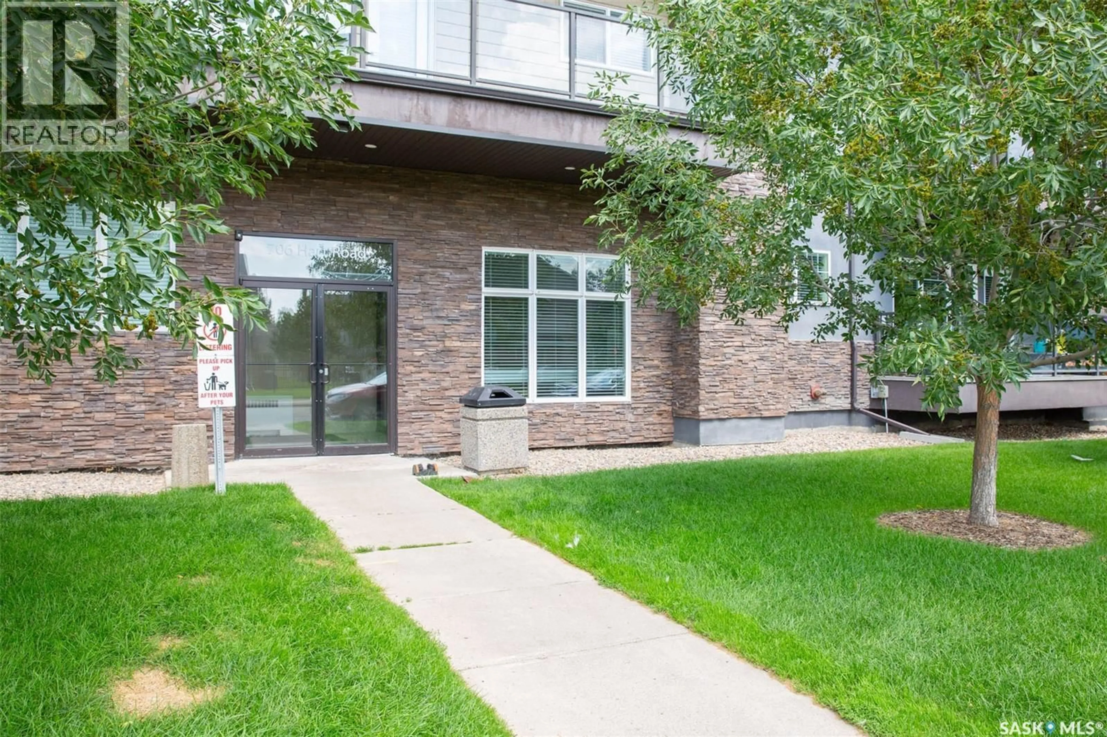 Patio, unknown for 206 - 706 HART ROAD, Saskatoon Saskatchewan S7M4L5
